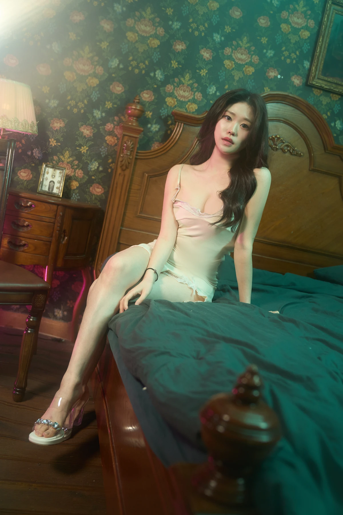 HaEun 하은, Photobook 「Fair Skin」の写真 15