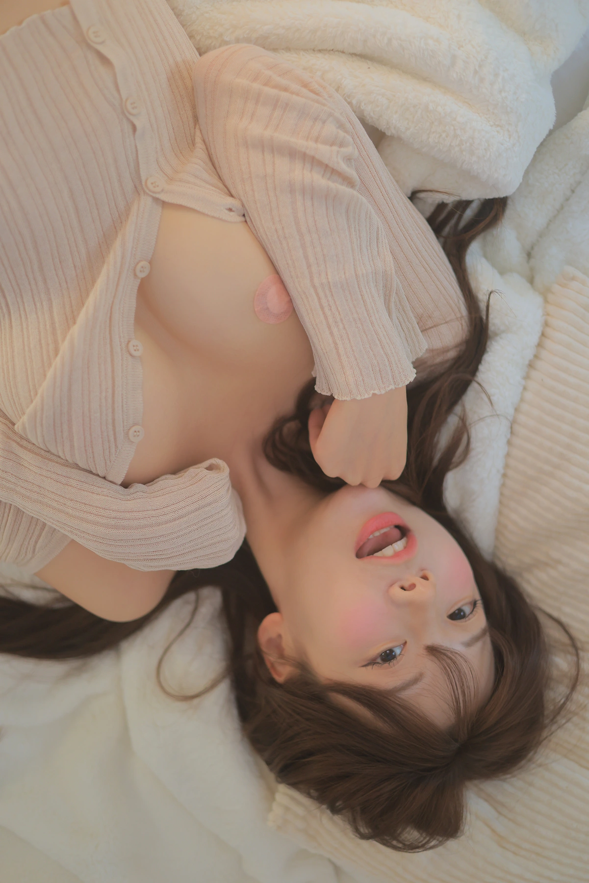 Leeesovely 쏘블리, PhotoBook 「Warm Afternoon Sun」 Set.03の写真 2