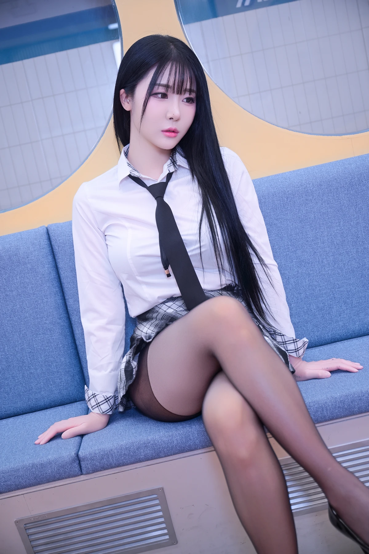 Jeong Bomi 정보미, PhotoBook 「Schoolgirl In The Subway」 Set.01の写真 17