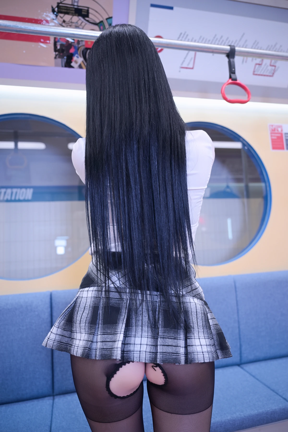 Jeong Bomi 정보미, PhotoBook 「Schoolgirl In The Subway」 Set.01の写真 25