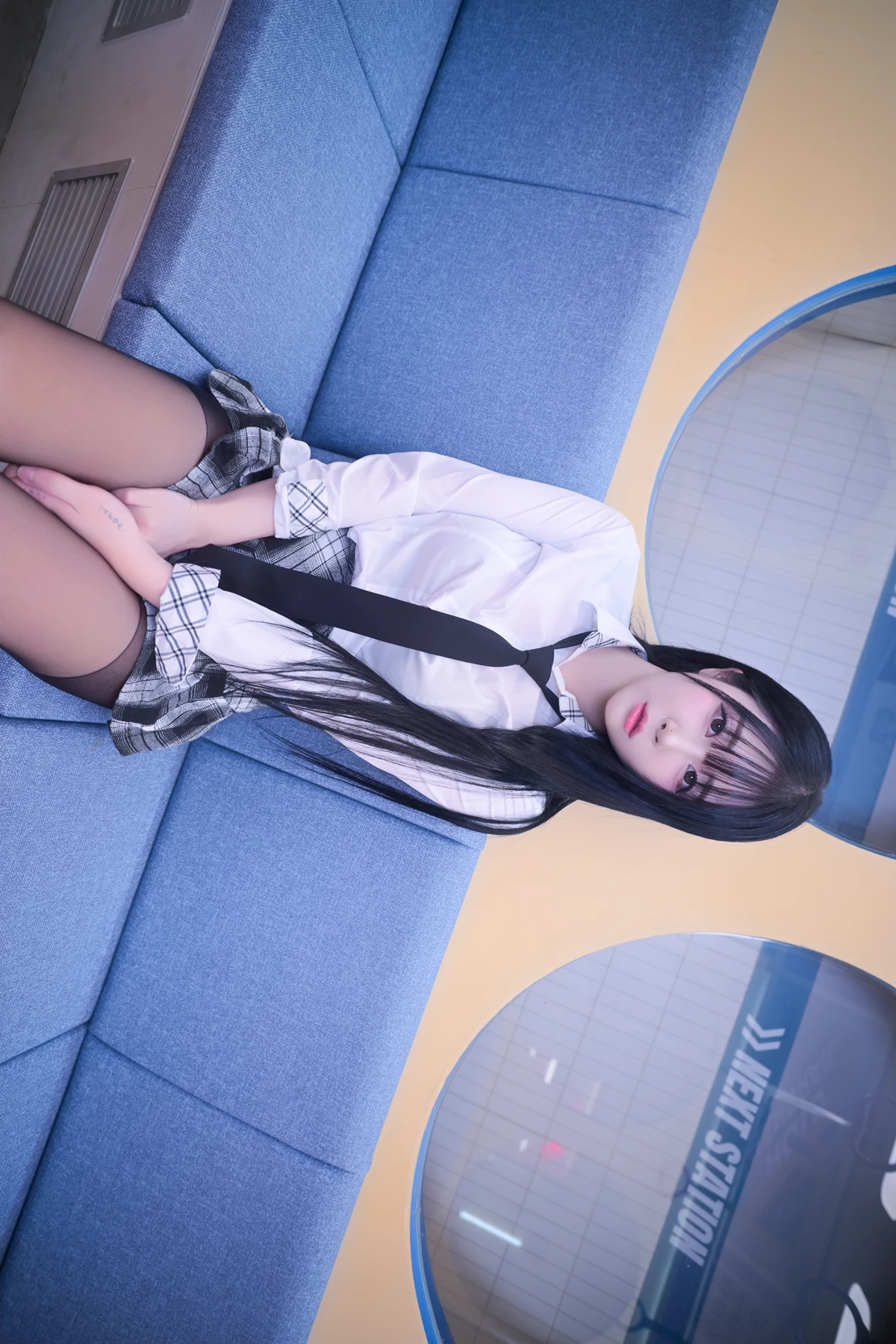 Jeong Bomi 정보미, PhotoBook 「Schoolgirl In The Subway」 Set.02の写真 2