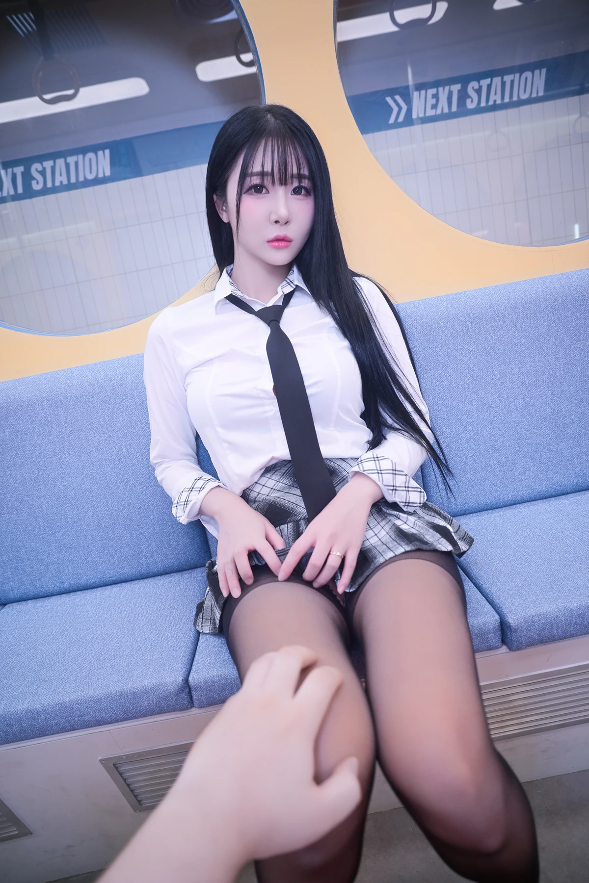 Jeong Bomi 정보미, PhotoBook 「Schoolgirl In The Subway」 Set.02の写真 5