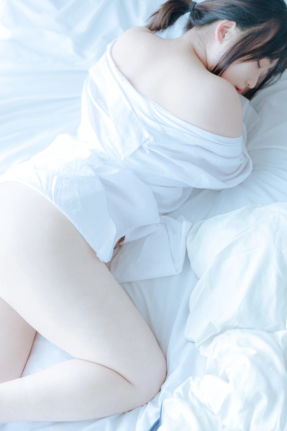 Mozzi 모찌, Photobook 「A Wet Day」の写真 24