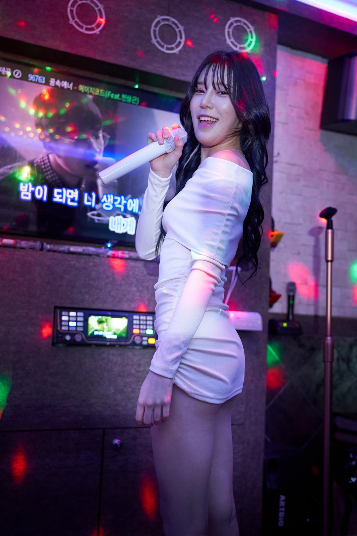 JuHee 주희, PhotoBook 「A Night Out With」の写真 15