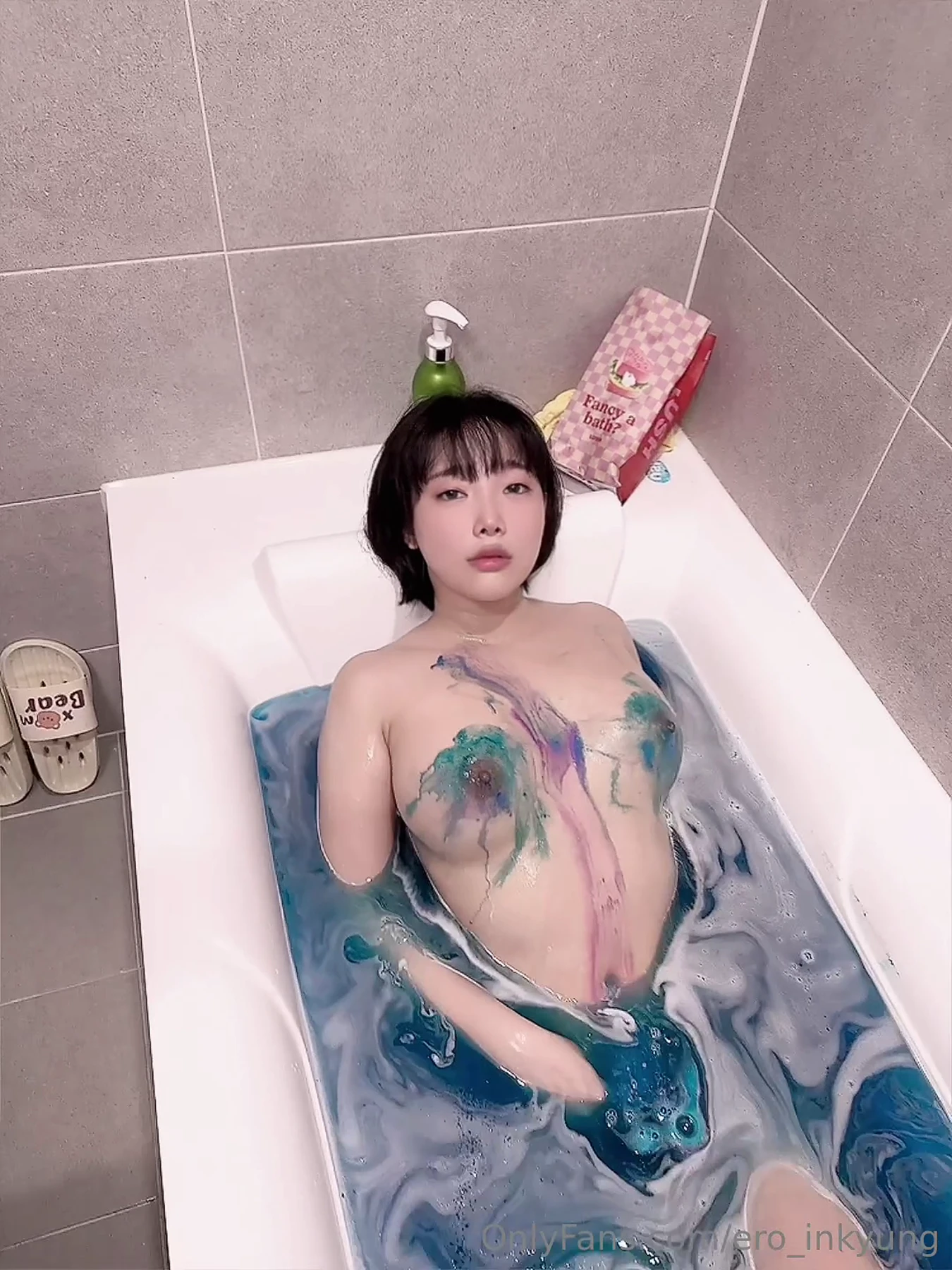Kang Inkyung 강인경, PhotoBook 「최근 작품 욕조」の写真 44