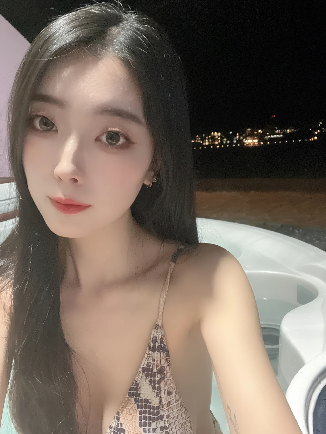 Mona 모나, Jucy 쥬시, Moon Night Snap 「EroEro Travel」の写真 27