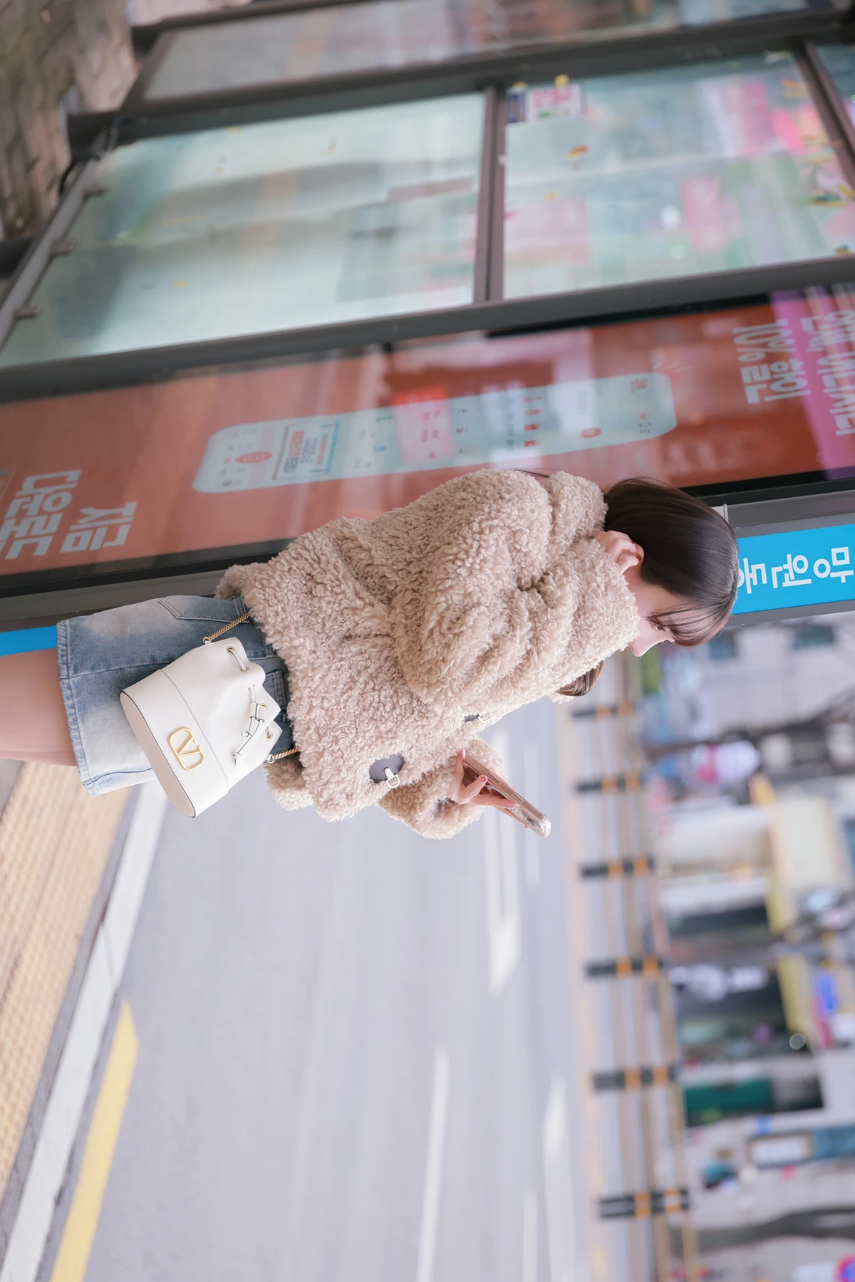 Son Yeeun 손예은, Photobook 「2025 X-Mas Offline」 Set.01の写真 5