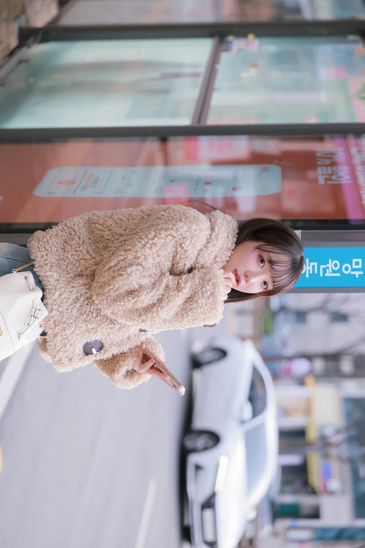 Son Yeeun 손예은, Photobook 「2025 X-Mas Offline」 Set.01の写真 6