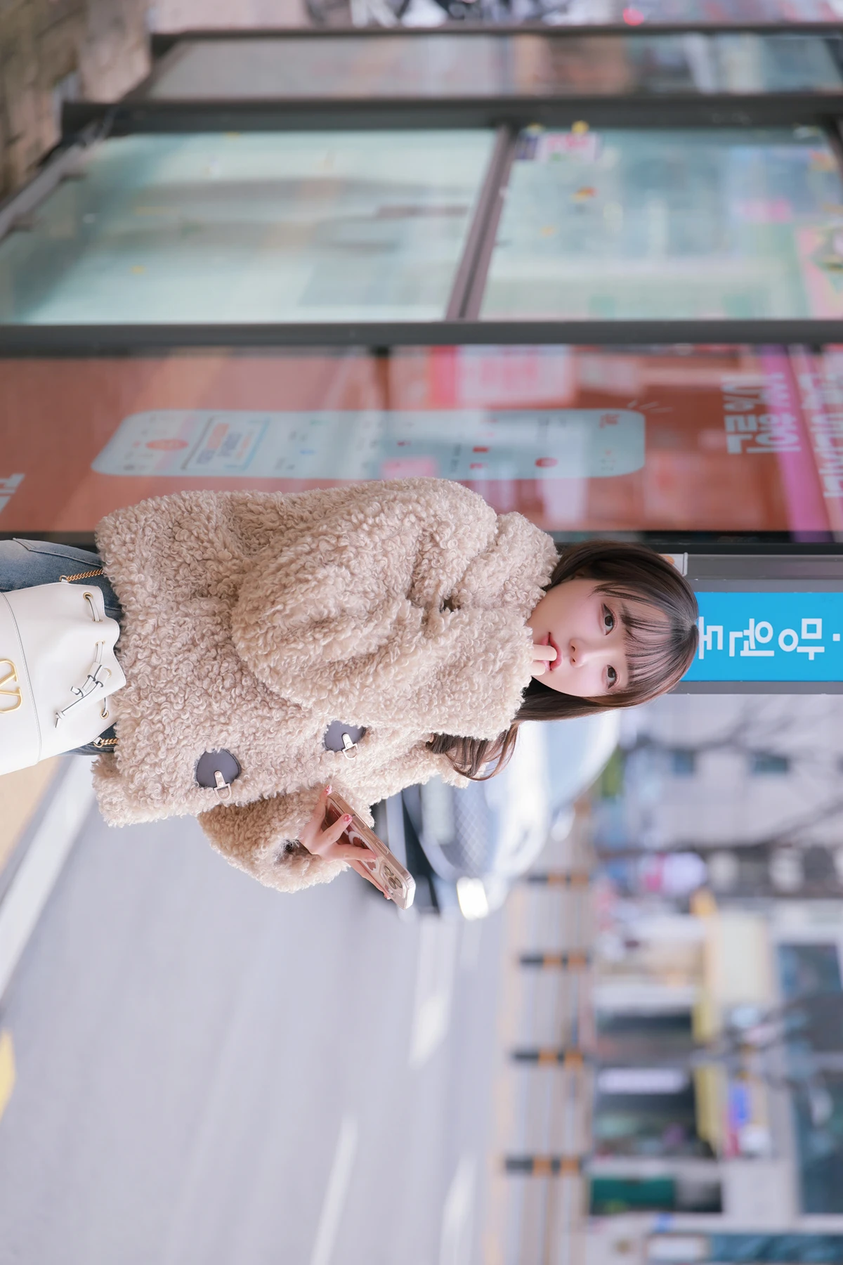 Son Yeeun 손예은, Photobook 「2025 X-Mas Offline」 Set.01の写真 7