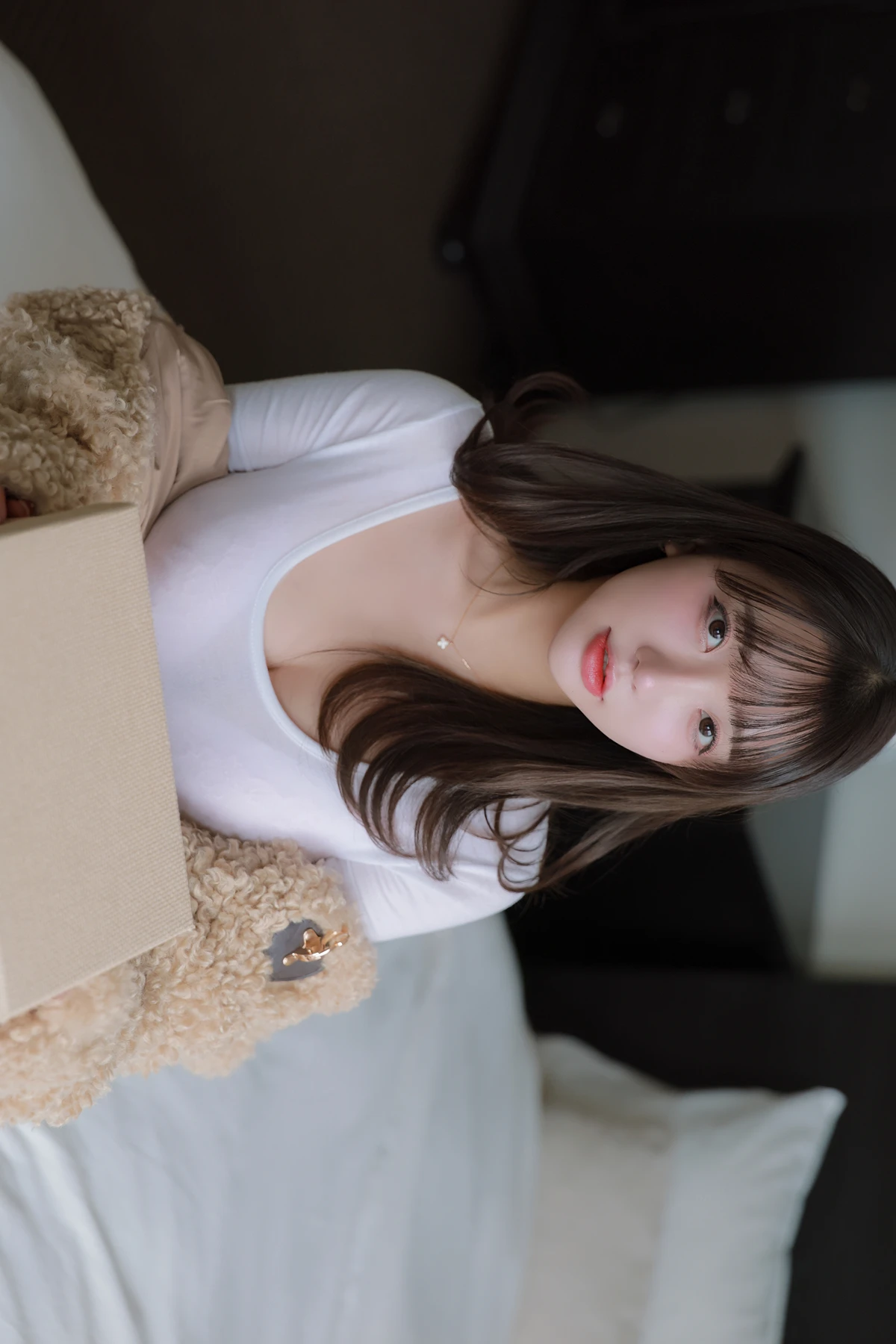 Son Yeeun 손예은, Photobook 「2025 X-Mas Offline」 Set.01の写真 15
