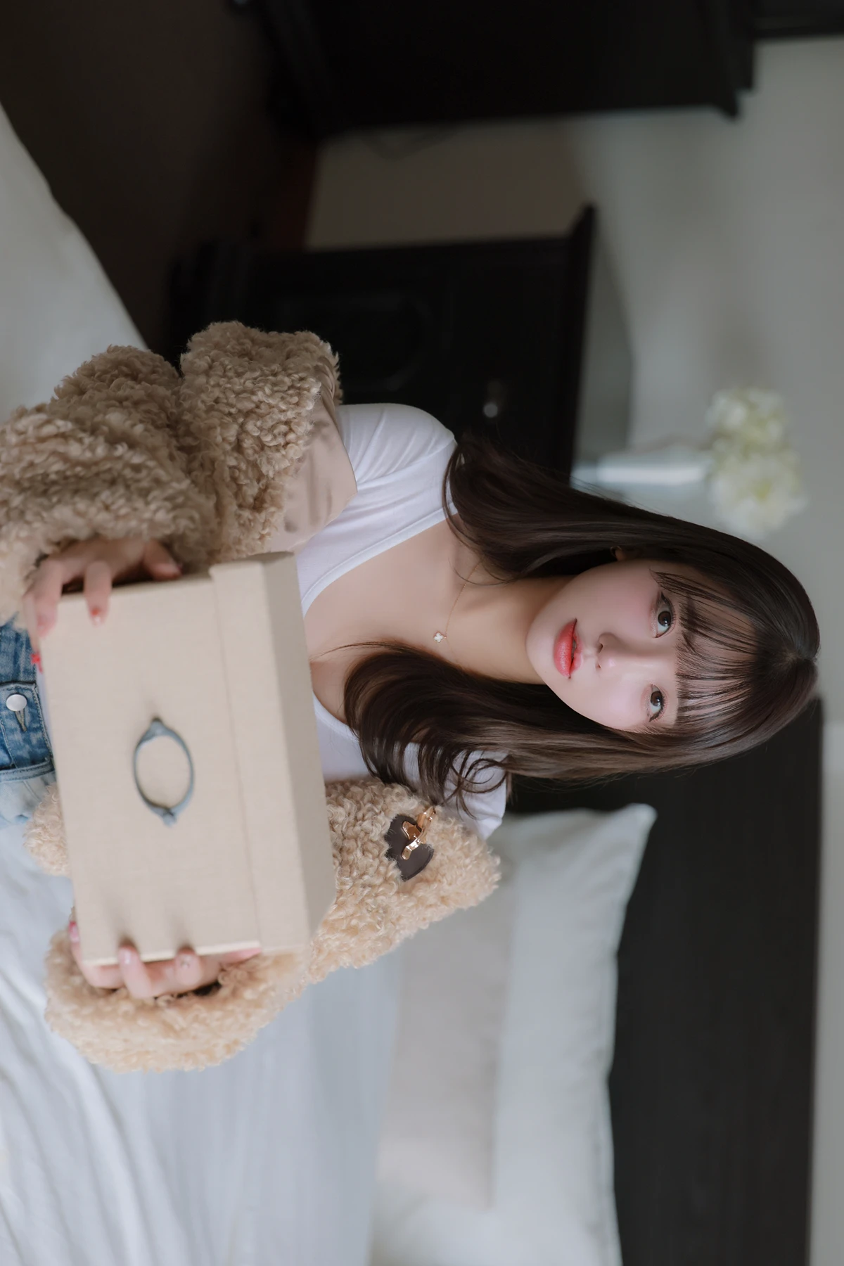 Son Yeeun 손예은, Photobook 「2025 X-Mas Offline」 Set.01の写真 16