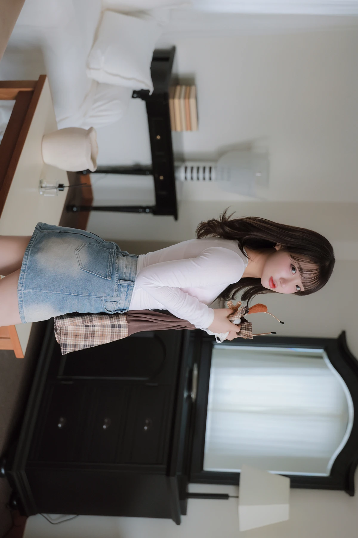 Son Yeeun 손예은, Photobook 「2025 X-Mas Offline」 Set.01の写真 22