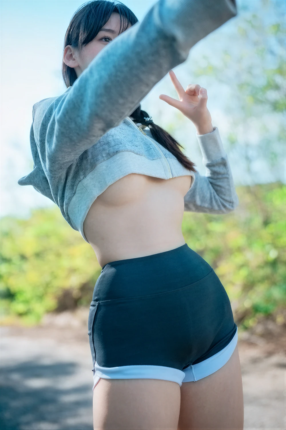 Hendoong 혠둥이 – DJAWA 「Loose and Tight Jade Blue」の写真 24