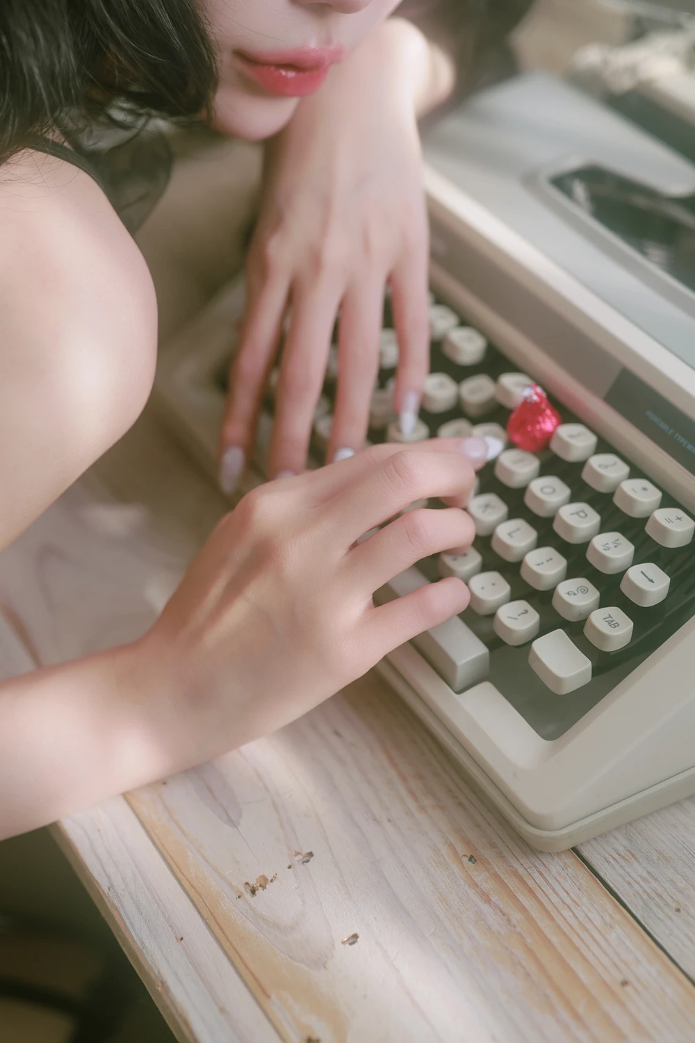 WinterD 겨우디 – Photobook 「Secret Dessert」