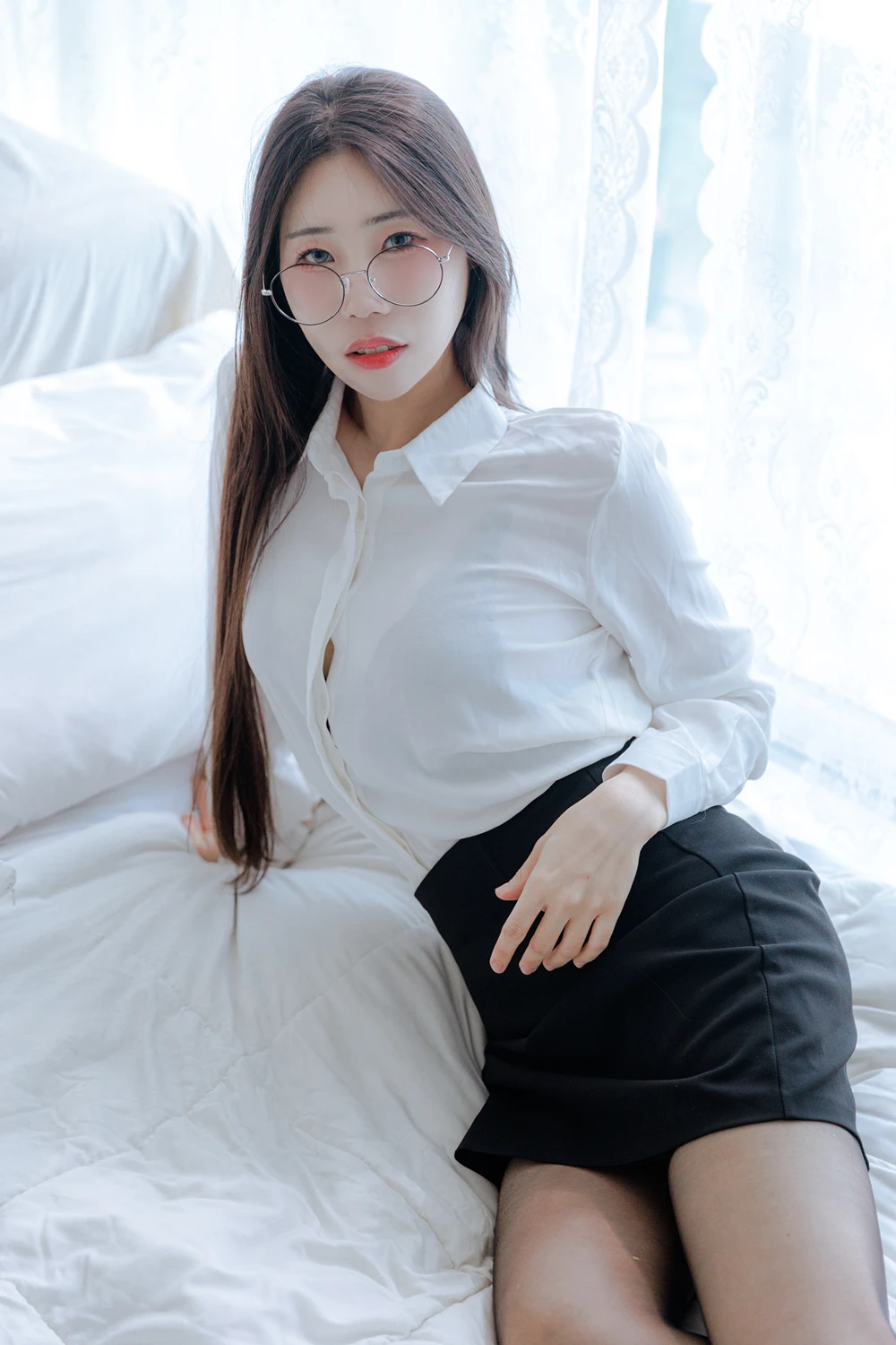 EUN 은 – Porrinn 「Office Girl」の写真 2