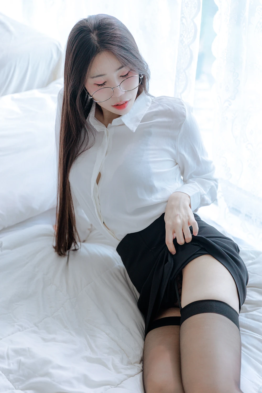EUN 은 – Porrinn 「Office Girl」の写真 3
