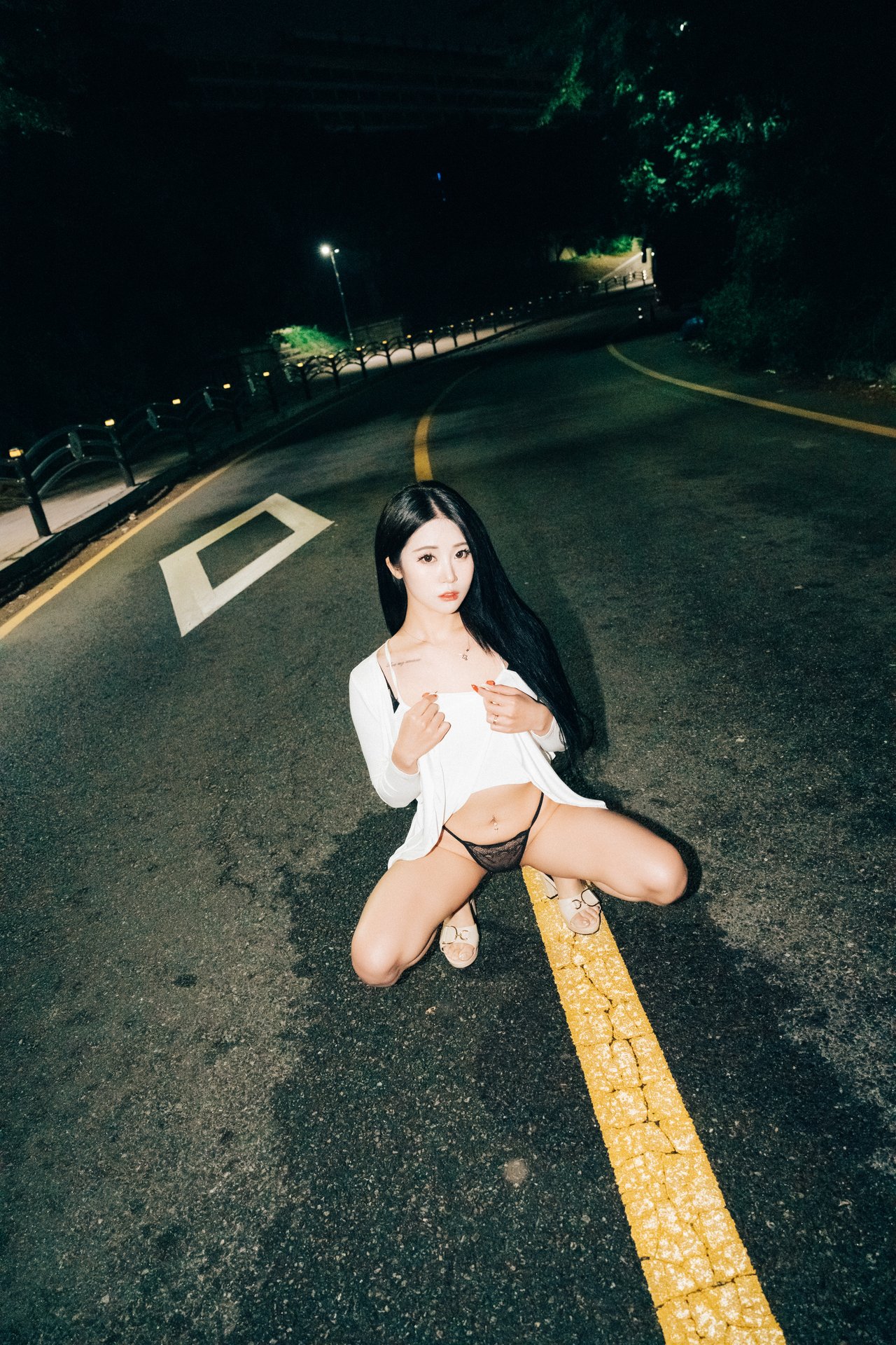 Jeong Bomi 정보미, [Loozy] Night Roads Set.01の写真 8