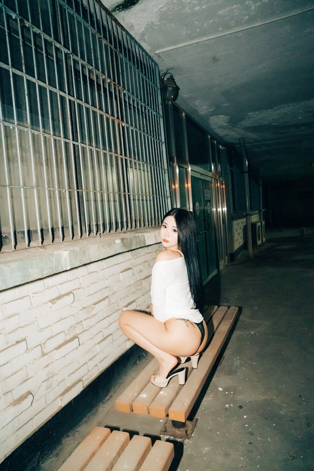 Jeong Bomi 정보미, [Loozy] Night Roads Set.02の写真 25