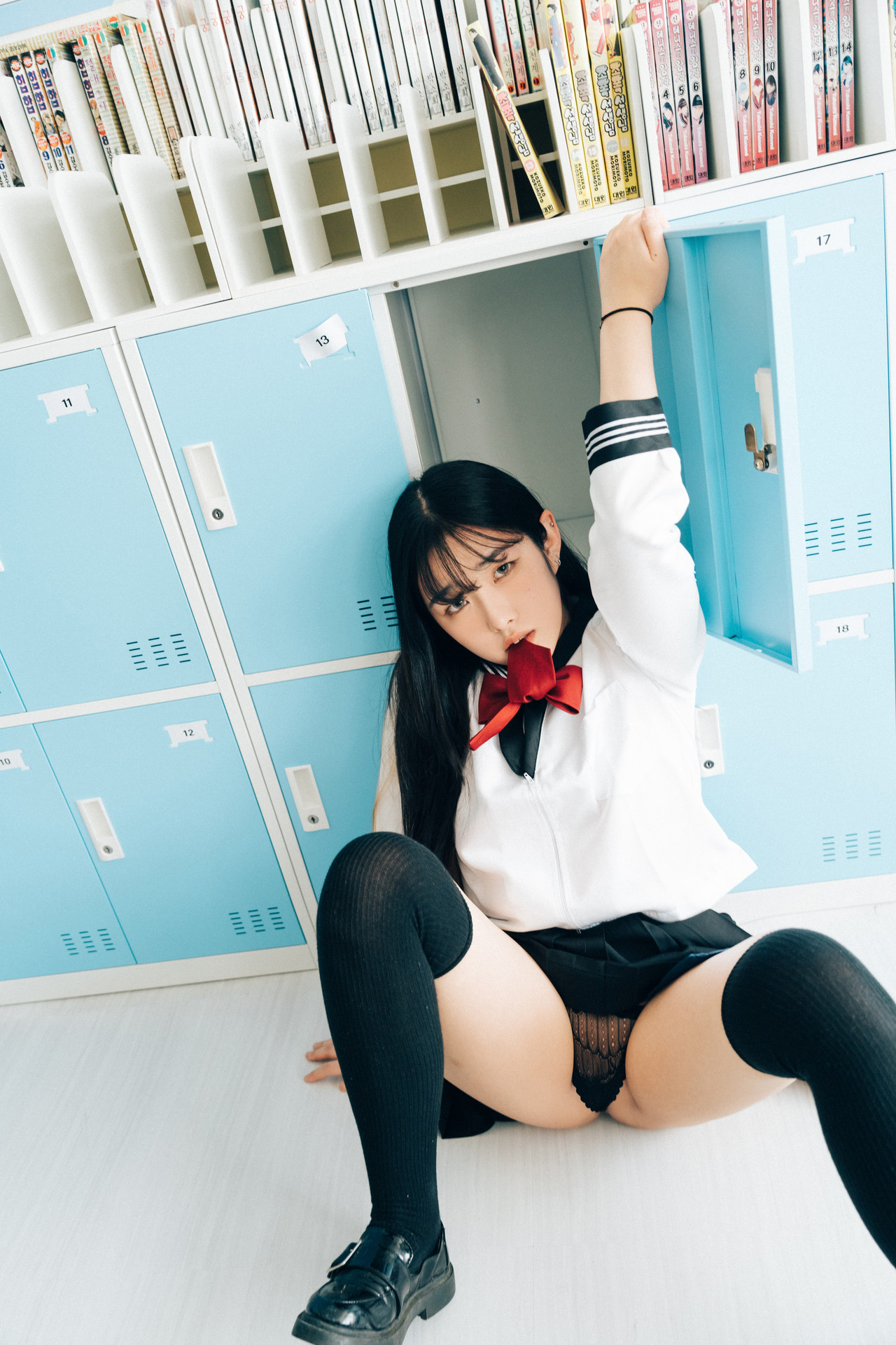 ZIA.Kwon 권지아, Sonson 손손, [Loozy] Bitch Academy Hard Set.01の写真 3