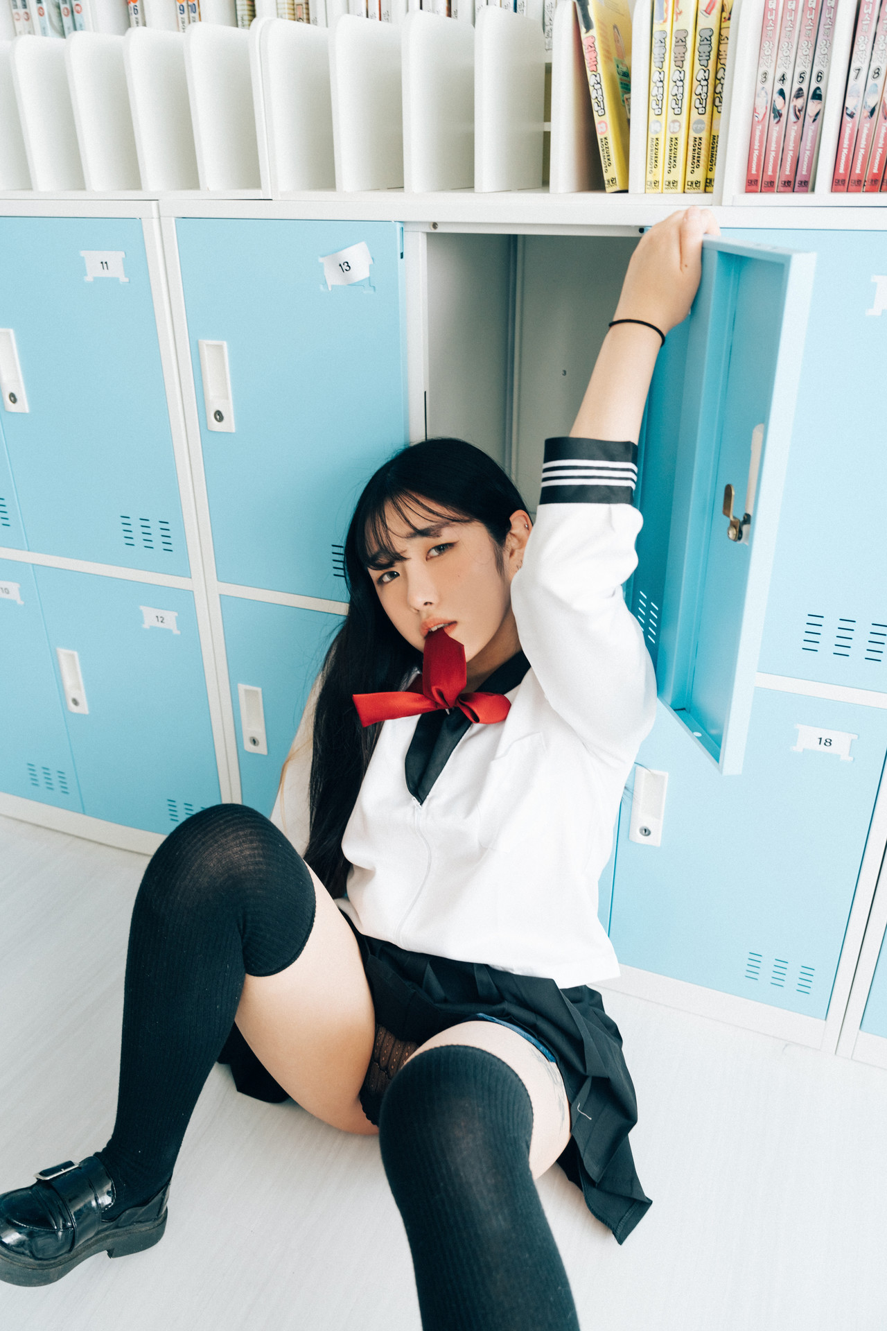 ZIA.Kwon 권지아, Sonson 손손, [Loozy] Bitch Academy Hard Set.01の写真 4
