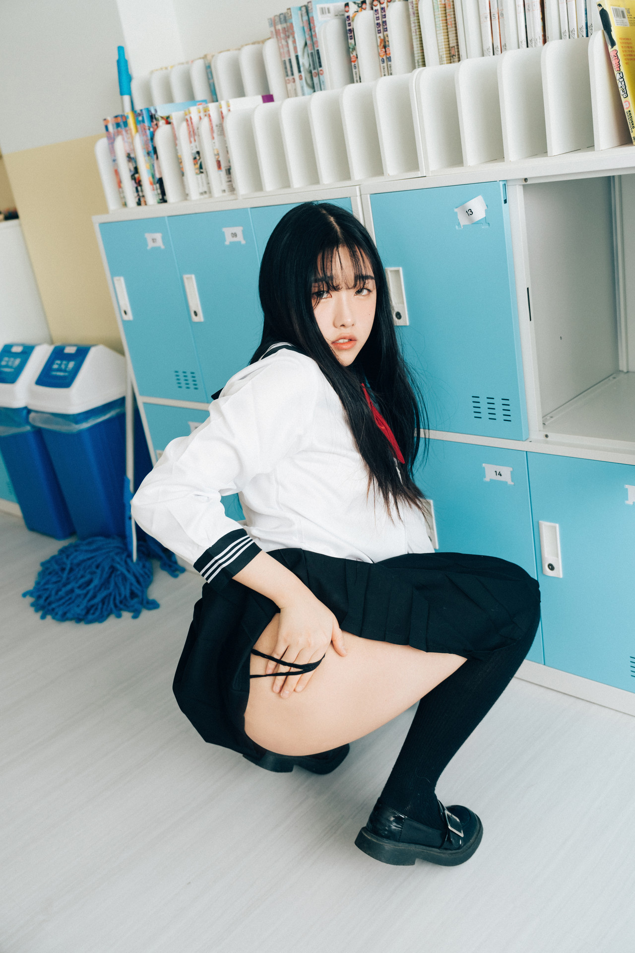 ZIA.Kwon 권지아, Sonson 손손, [Loozy] Bitch Academy Hard Set.01の写真 9