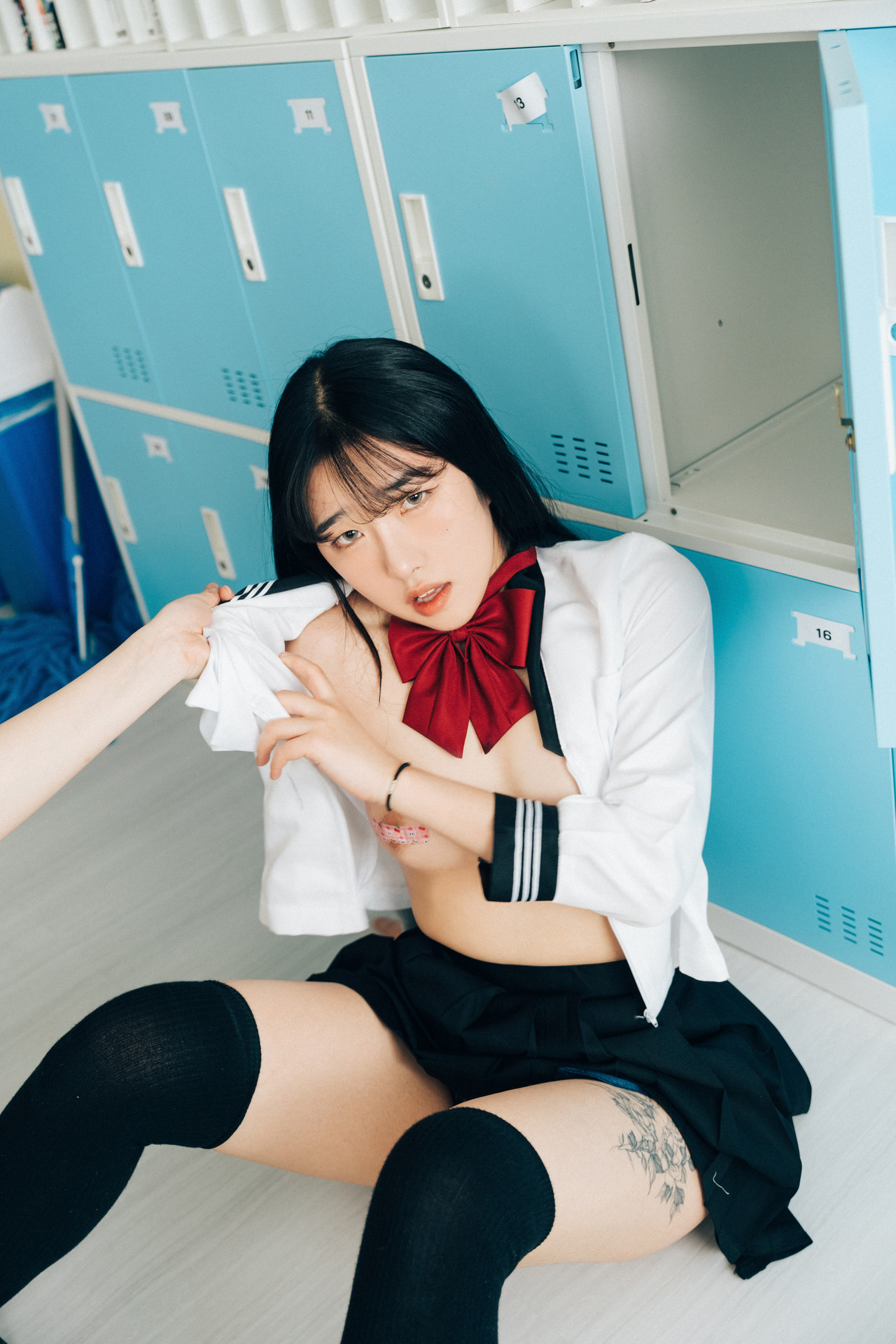 ZIA.Kwon 권지아, Sonson 손손, [Loozy] Bitch Academy Hard Set.01の写真 13