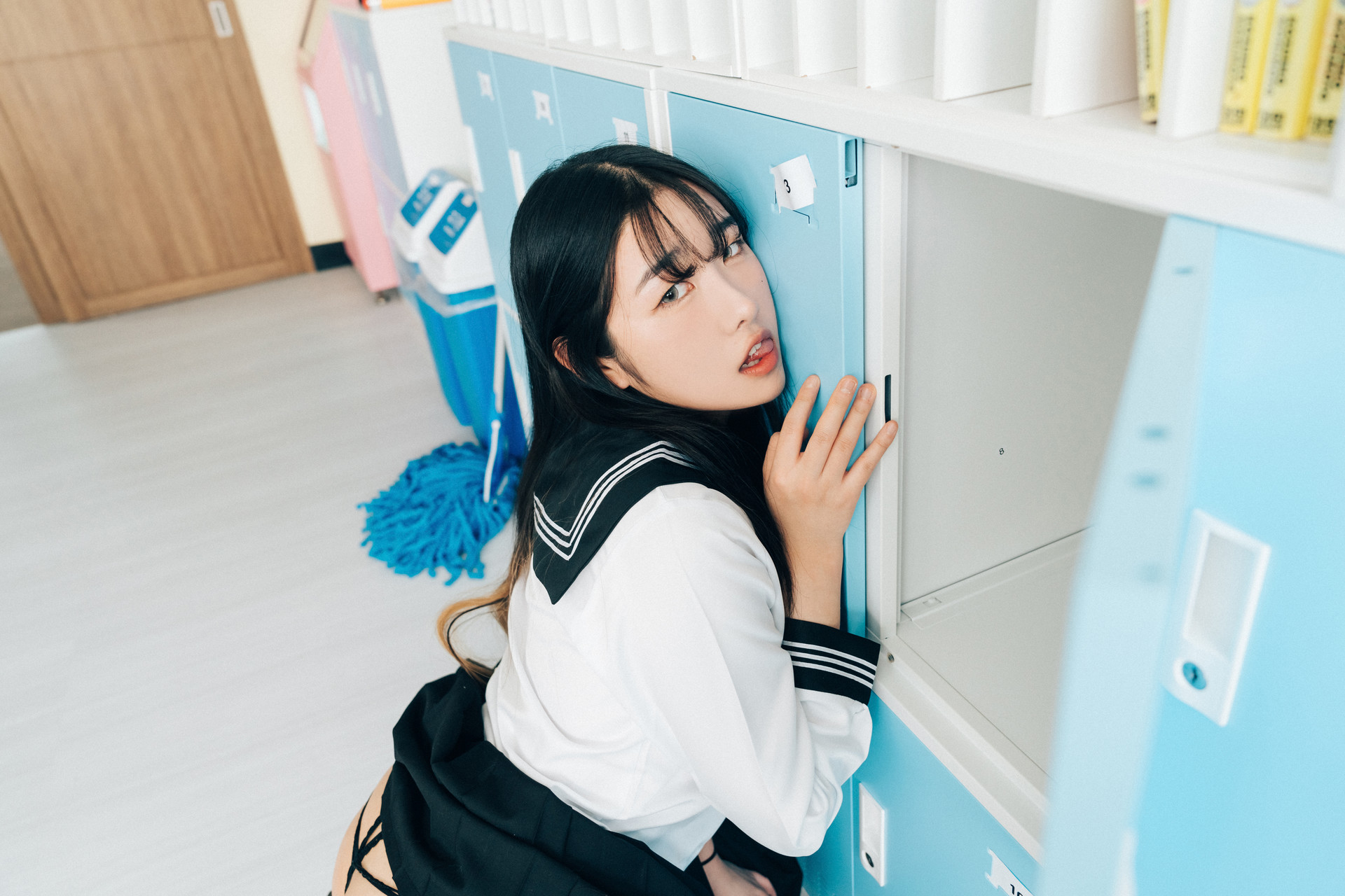 ZIA.Kwon 권지아, Sonson 손손, [Loozy] Bitch Academy Hard Set.01の写真 20