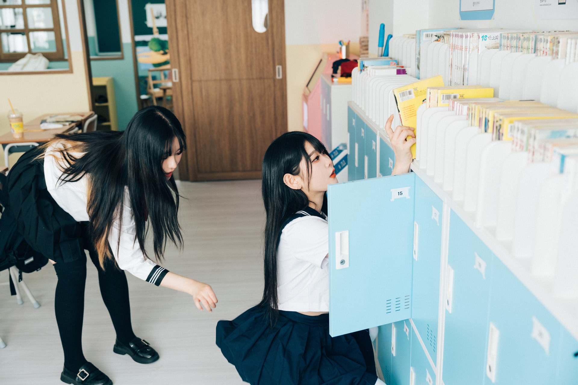 ZIA.Kwon 권지아, Sonson 손손, [Loozy] Bitch Academy Hard Set.01の写真 25