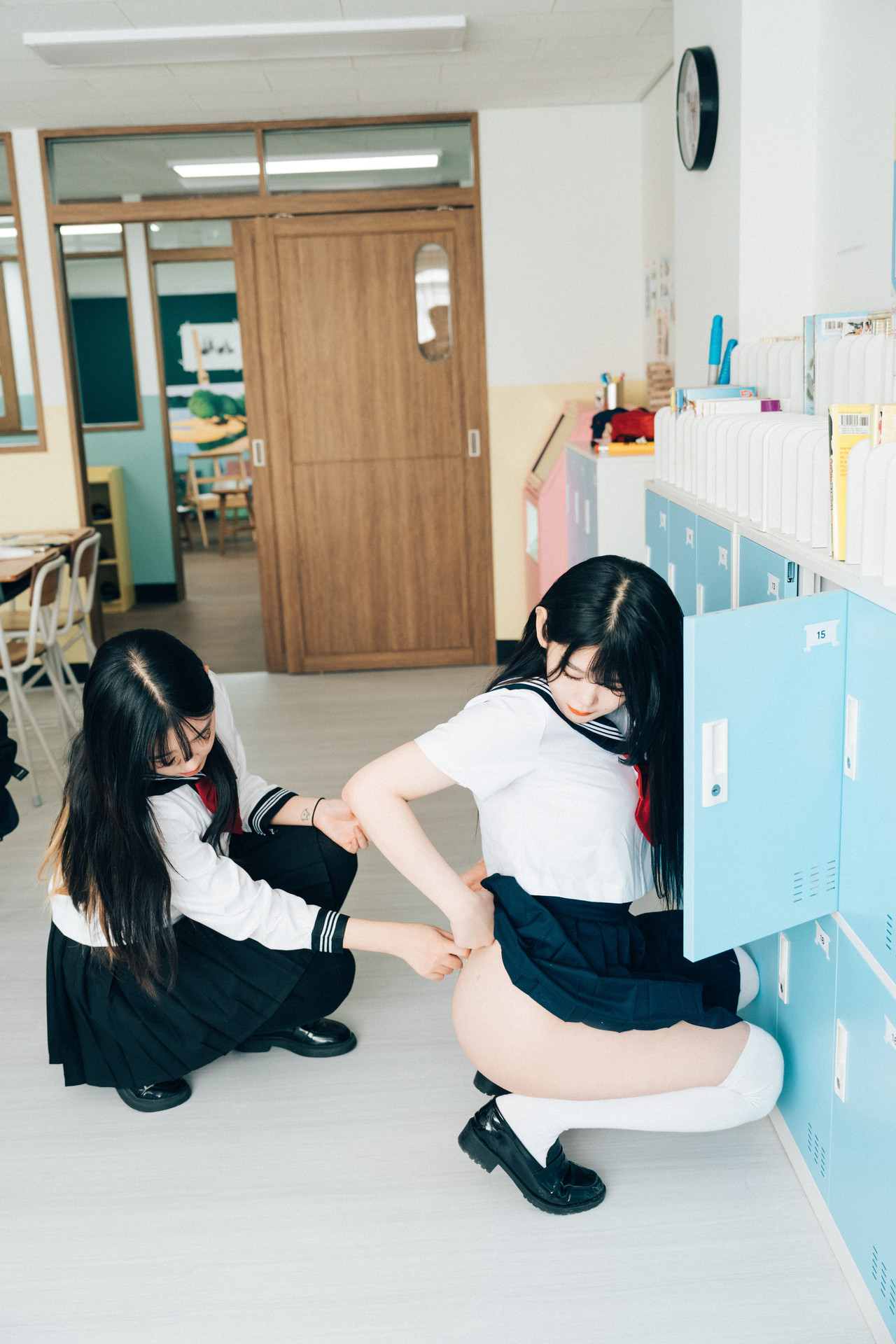 ZIA.Kwon 권지아, Sonson 손손, [Loozy] Bitch Academy Hard Set.01の写真 26