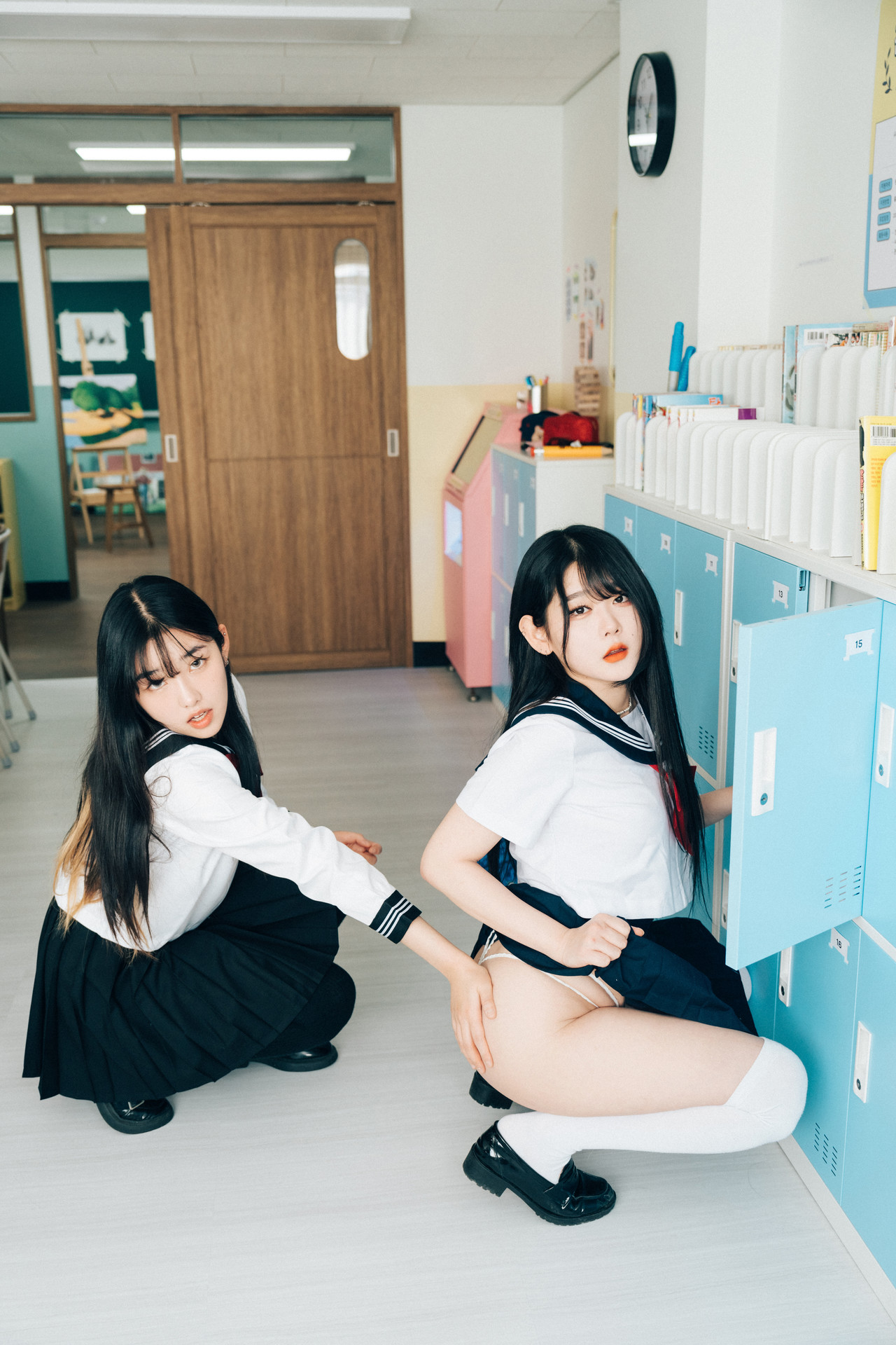 ZIA.Kwon 권지아, Sonson 손손, [Loozy] Bitch Academy Hard Set.01の写真 27