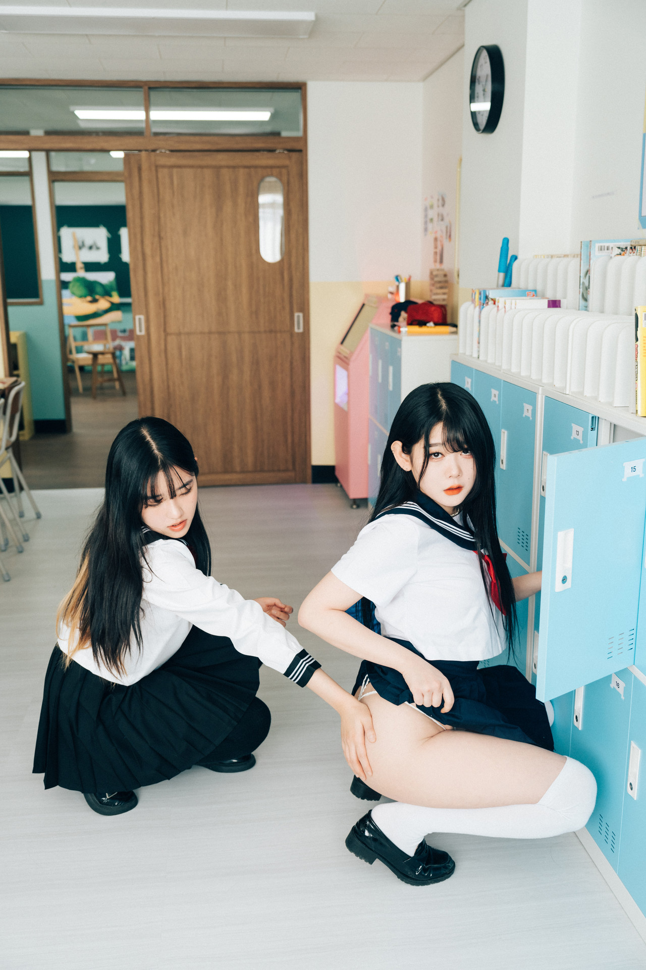 ZIA.Kwon 권지아, Sonson 손손, [Loozy] Bitch Academy Hard Set.01の写真 28