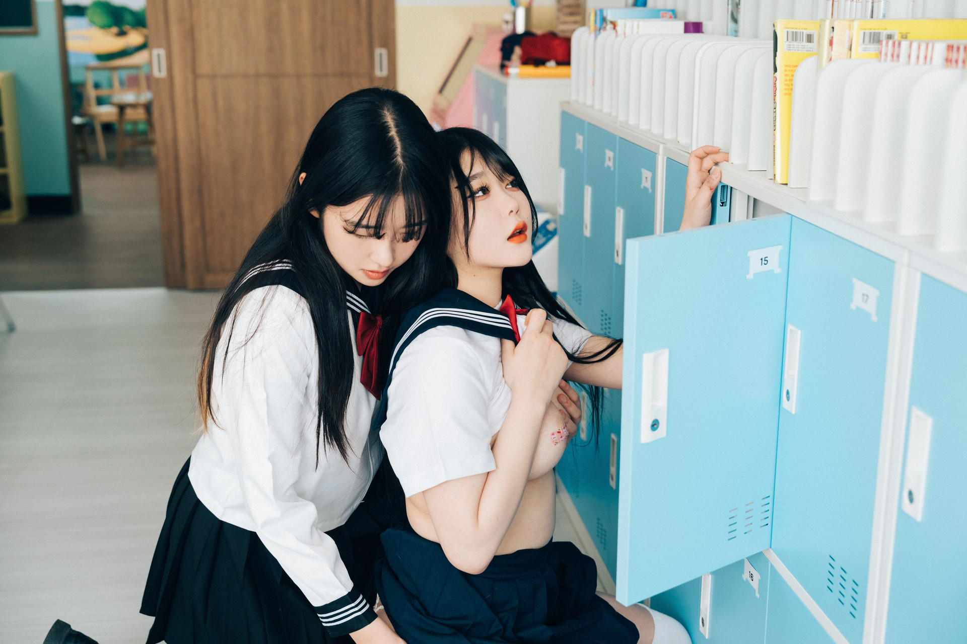 ZIA.Kwon 권지아, Sonson 손손, [Loozy] Bitch Academy Hard Set.01の写真 30