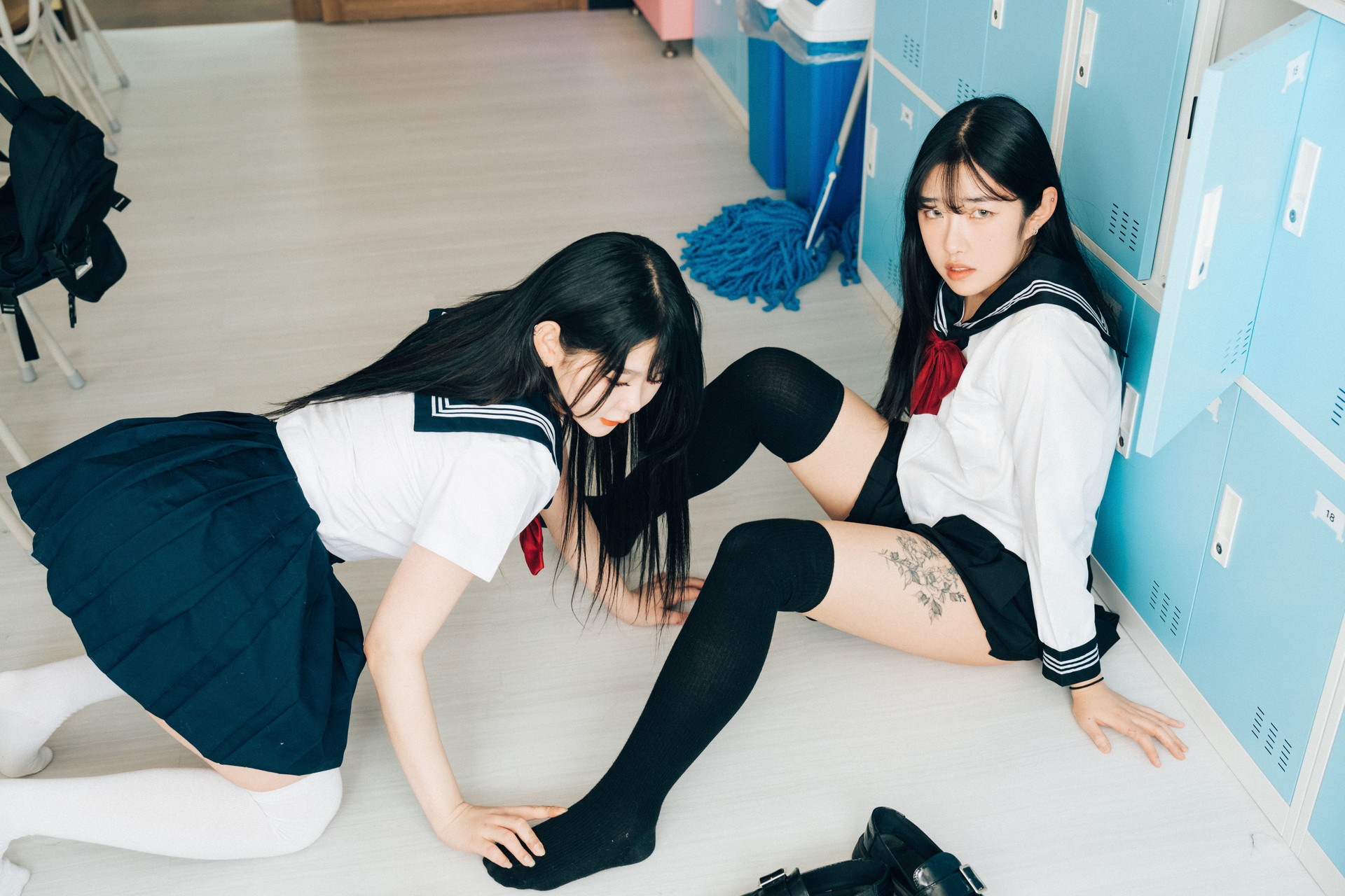 ZIA.Kwon 권지아, Sonson 손손, [Loozy] Bitch Academy Hard Set.01の写真 35