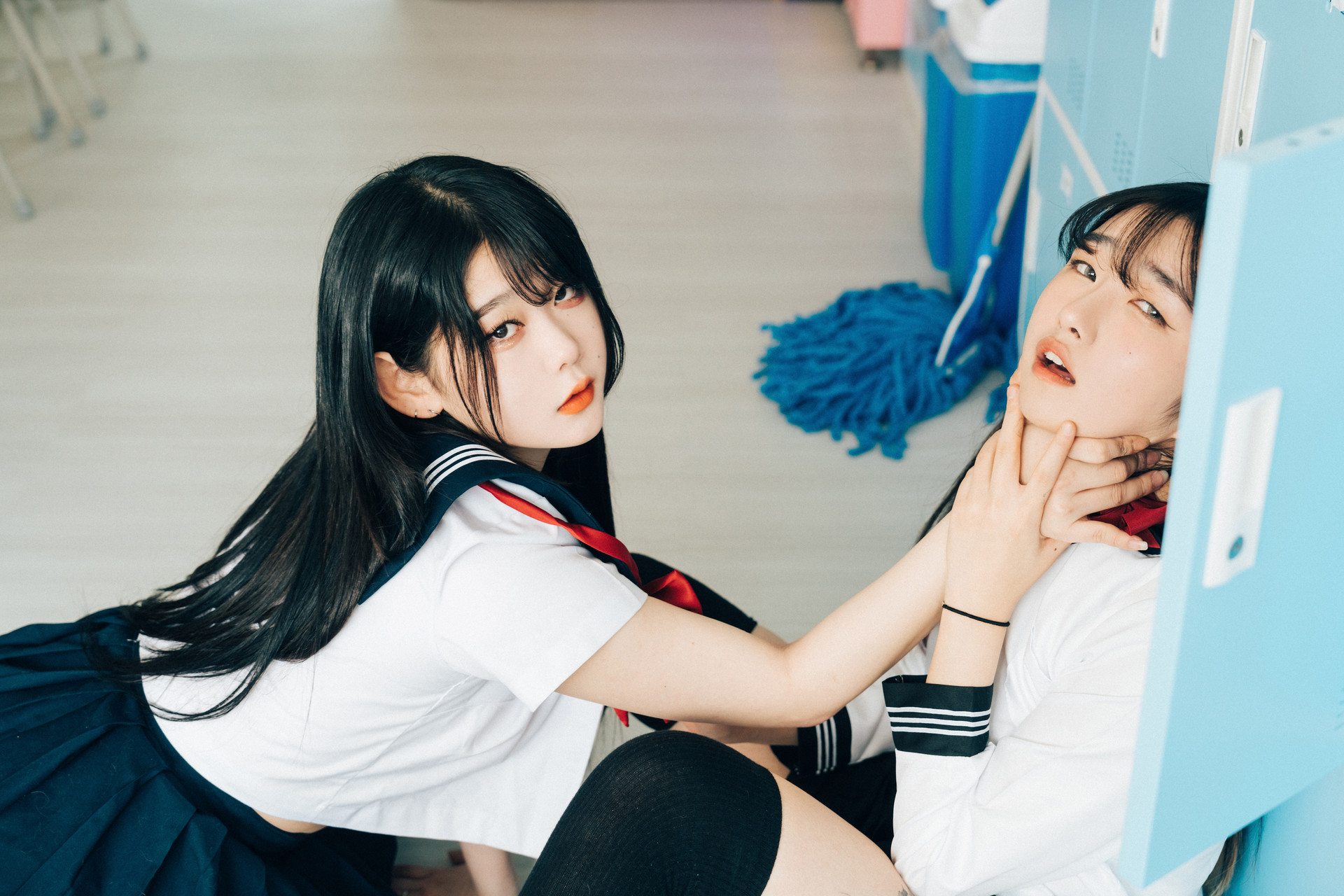 ZIA.Kwon 권지아, Sonson 손손, [Loozy] Bitch Academy Hard Set.01の写真 41