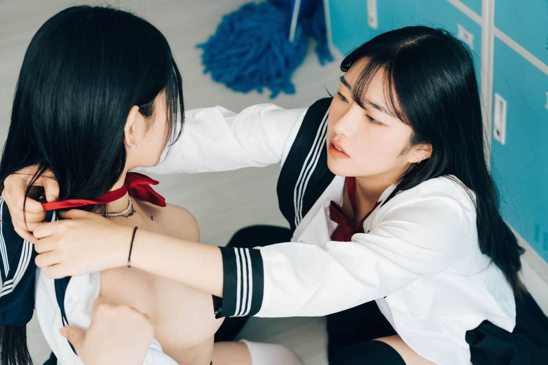 ZIA.Kwon 권지아, Sonson 손손, [Loozy] Bitch Academy Hard Set.01の写真 45