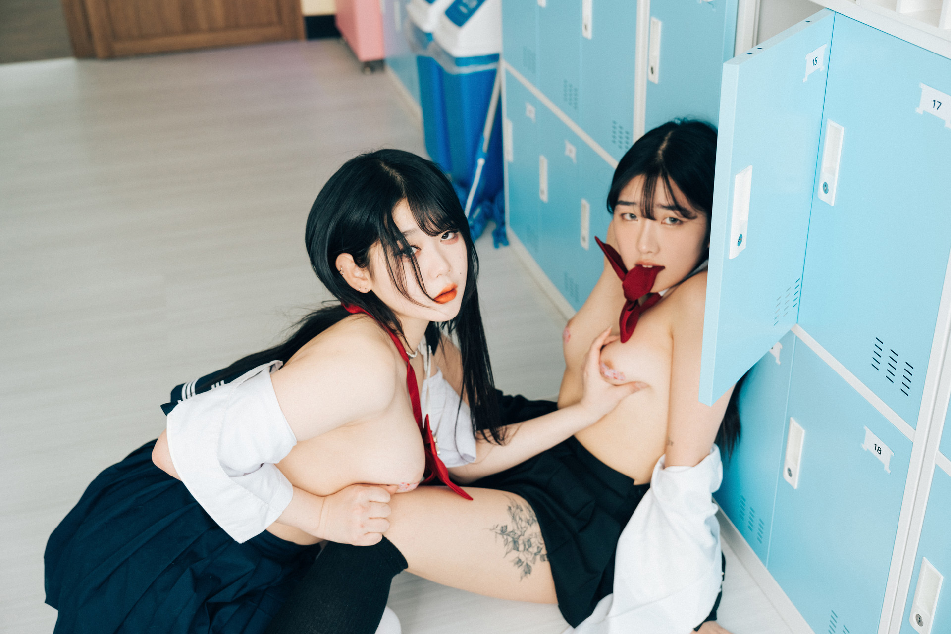 ZIA.Kwon 권지아, Sonson 손손, [Loozy] Bitch Academy Hard Set.01の写真 49