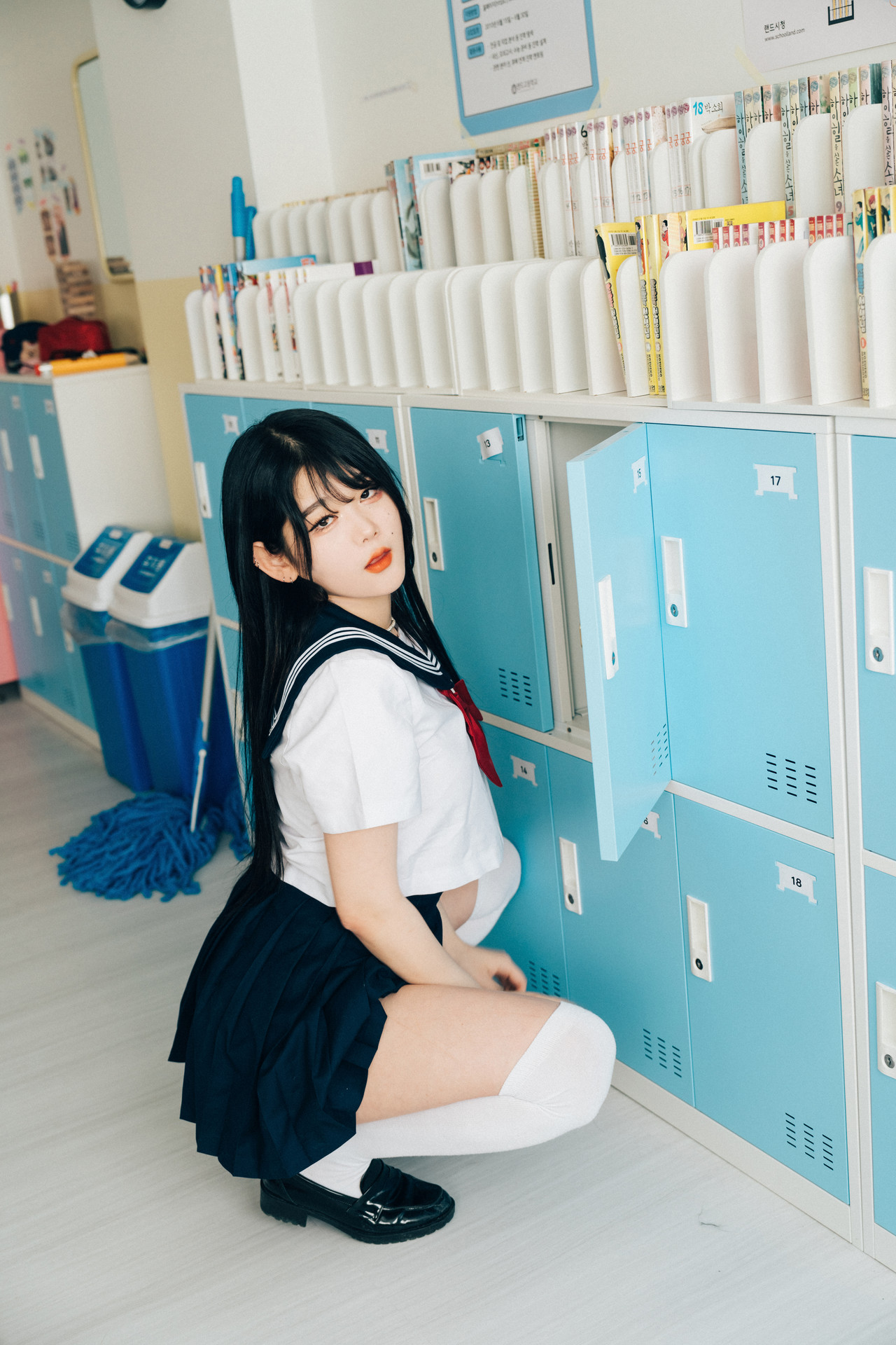 ZIA.Kwon 권지아, Sonson 손손, [Loozy] Bitch Academy Hard Set.02の写真 3