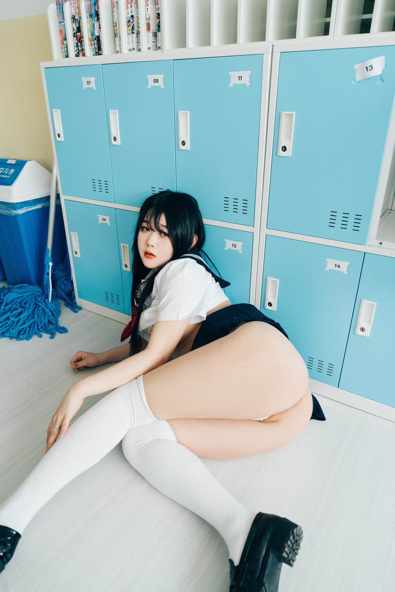 ZIA.Kwon 권지아, Sonson 손손, [Loozy] Bitch Academy Hard Set.02の写真 8