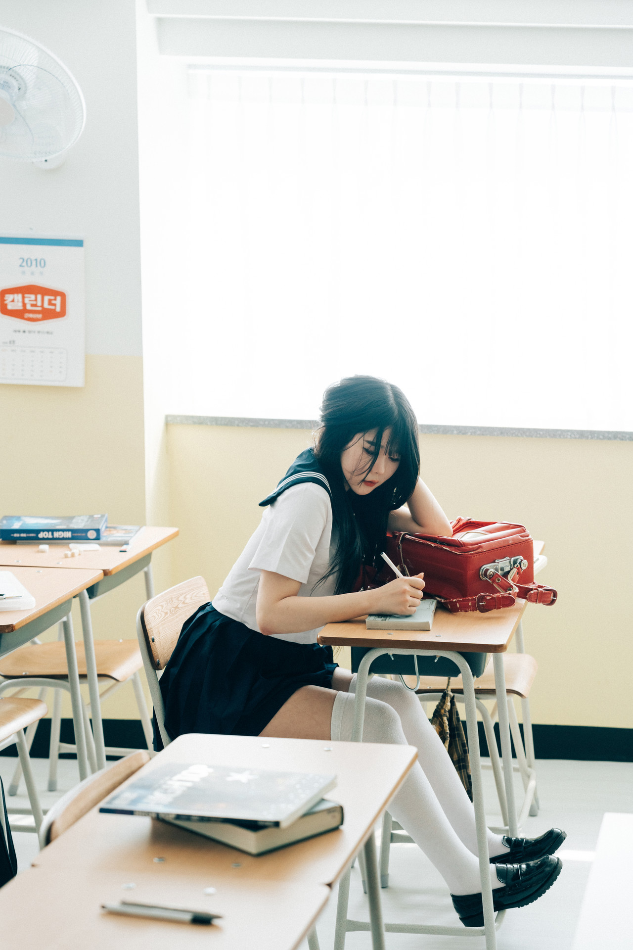 ZIA.Kwon 권지아, Sonson 손손, [Loozy] Bitch Academy Hard Set.02の写真 16