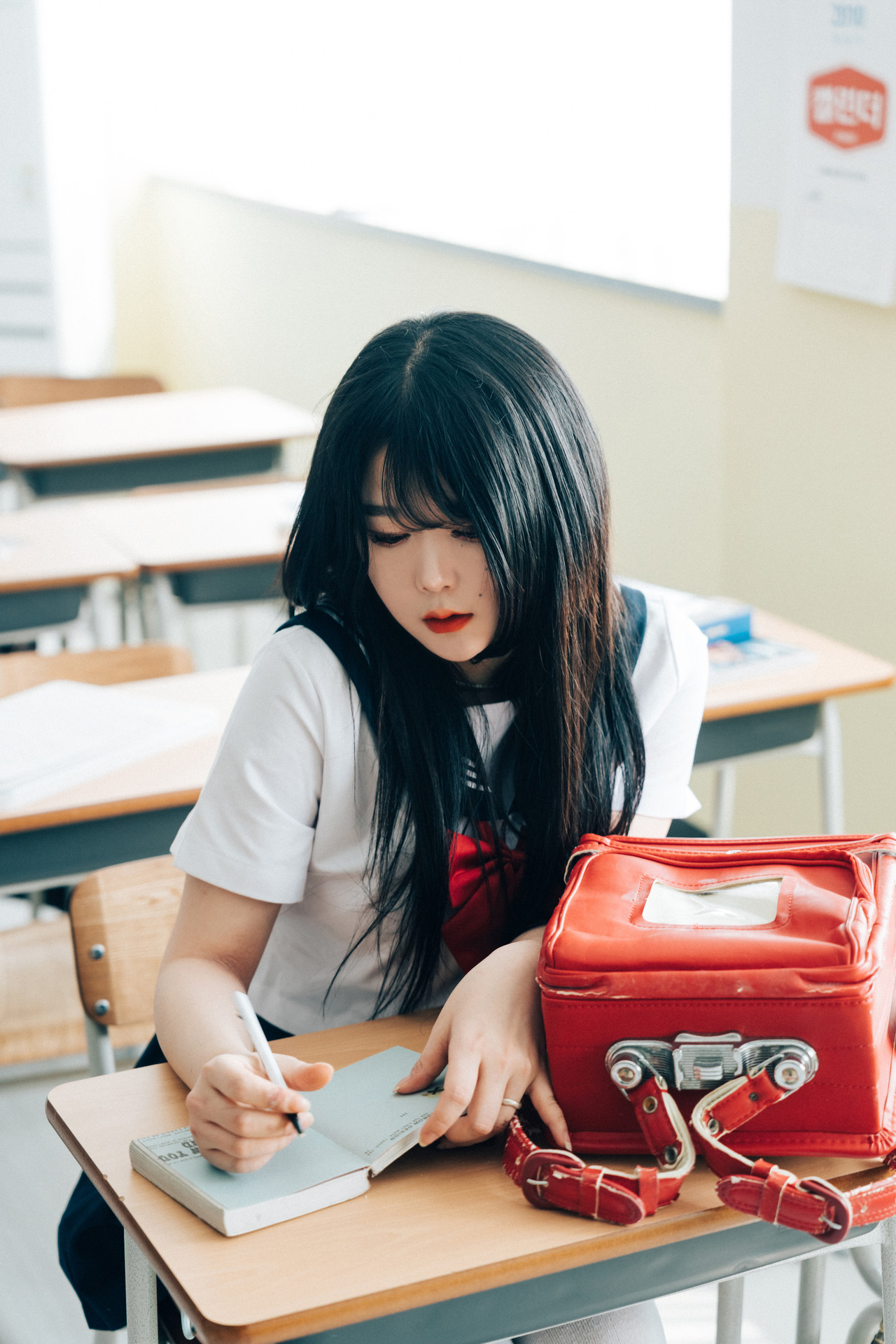 ZIA.Kwon 권지아, Sonson 손손, [Loozy] Bitch Academy Hard Set.02の写真 17