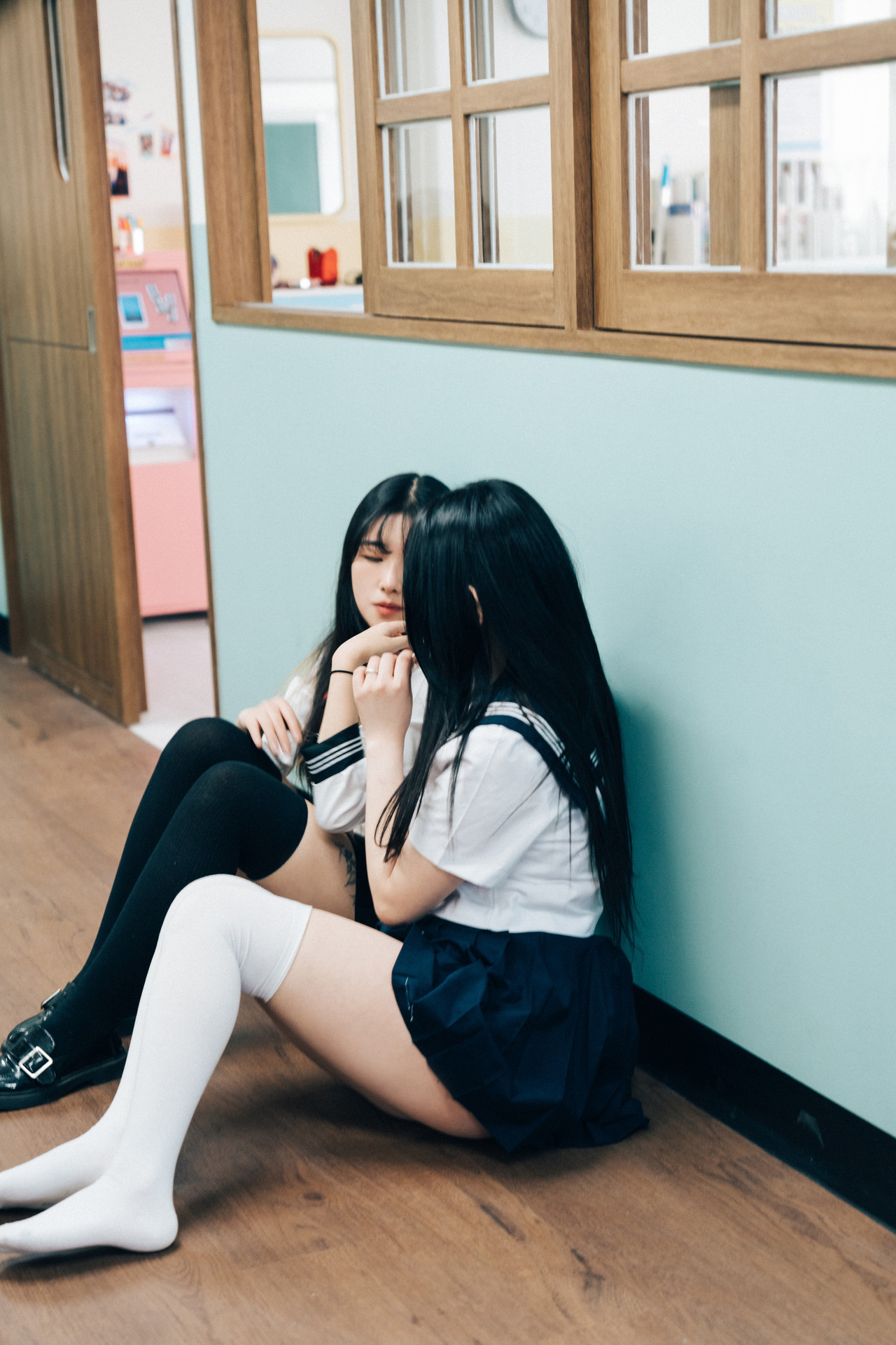 ZIA.Kwon 권지아, Sonson 손손, [Loozy] Bitch Academy Hard Set.02の写真 49