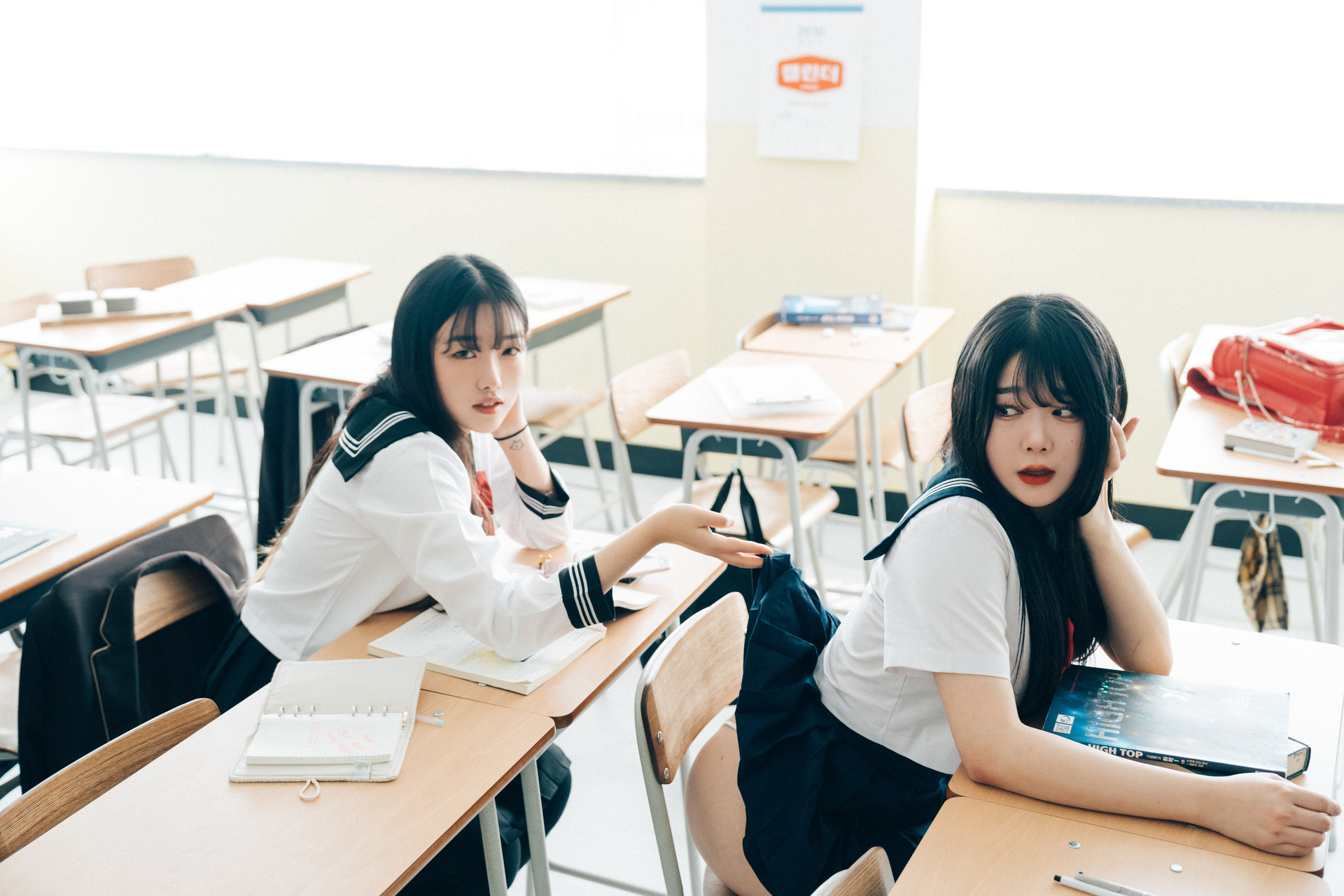 ZIA.Kwon 권지아, Sonson 손손, [Loozy] Bitch Academy Hard Set.02の写真 58