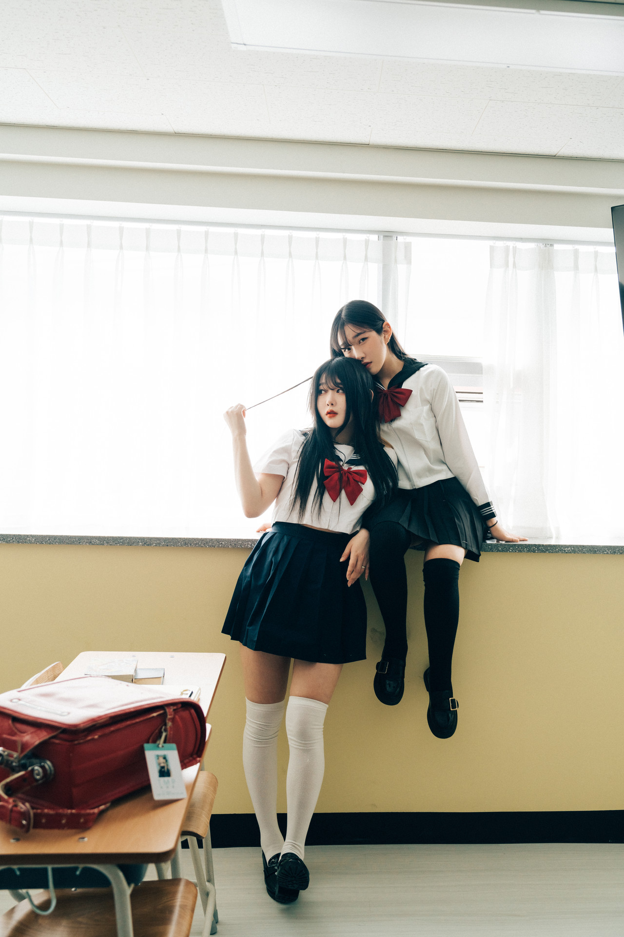 ZIA.Kwon 권지아, Sonson 손손, [Loozy] Bitch Academy Hard Set.02の写真 61
