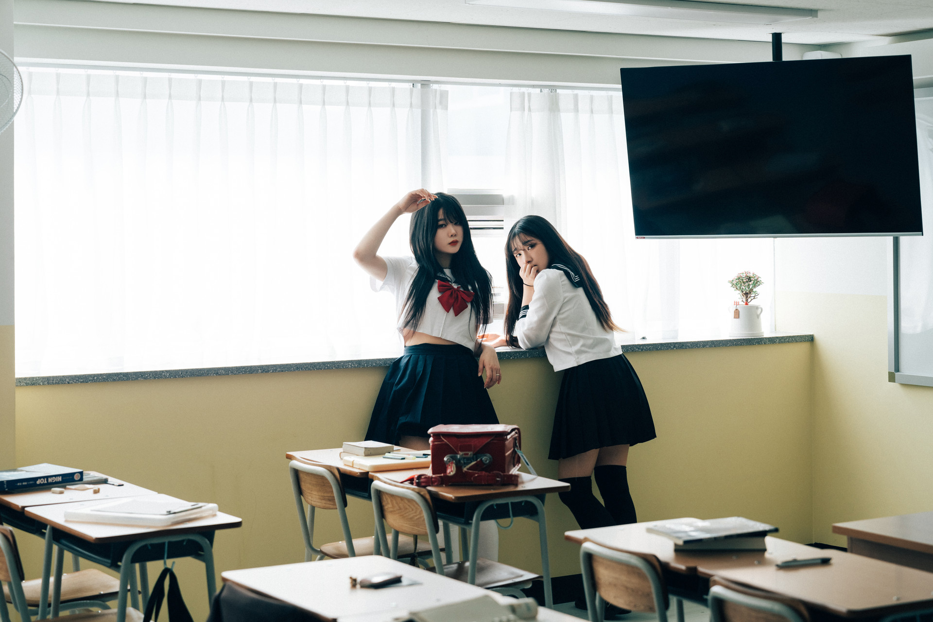ZIA.Kwon 권지아, Sonson 손손, [Loozy] Bitch Academy Hard Set.02の写真 62