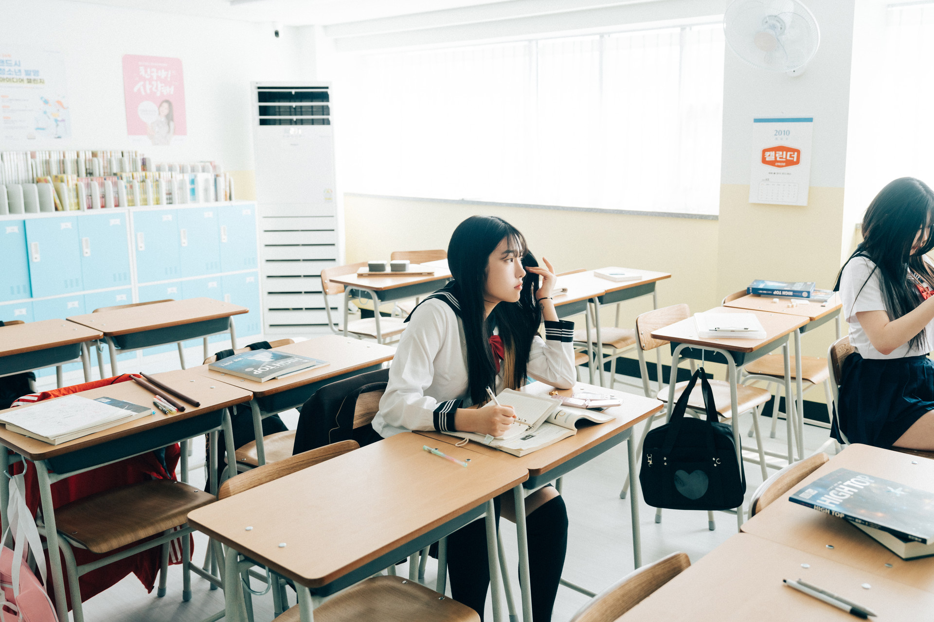 ZIA.Kwon 권지아, Sonson 손손, [Loozy] Bitch Academy Hard Set.03の写真 2