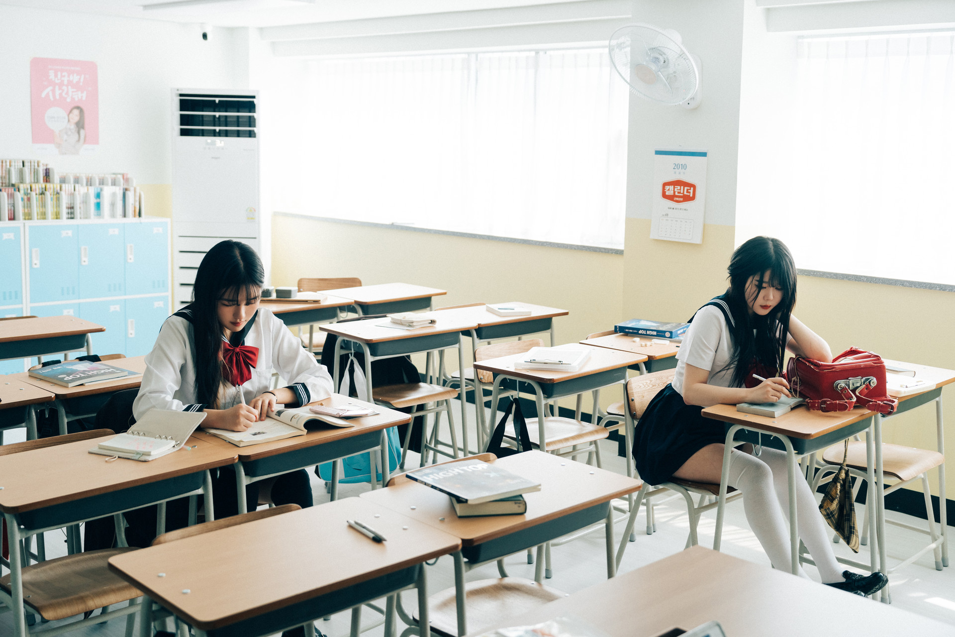 ZIA.Kwon 권지아, Sonson 손손, [Loozy] Bitch Academy Hard Set.03の写真 3