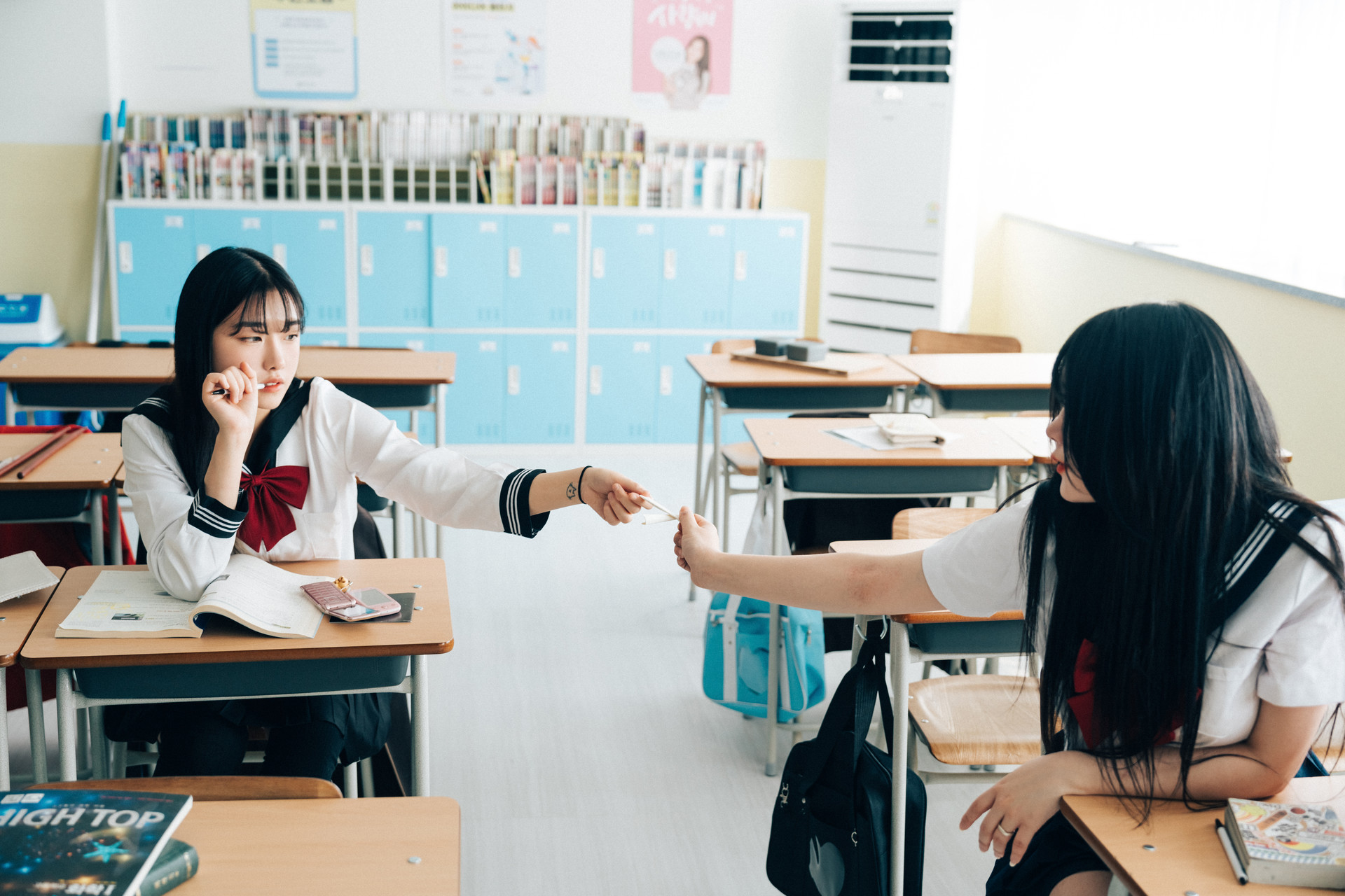 ZIA.Kwon 권지아, Sonson 손손, [Loozy] Bitch Academy Hard Set.03の写真 6