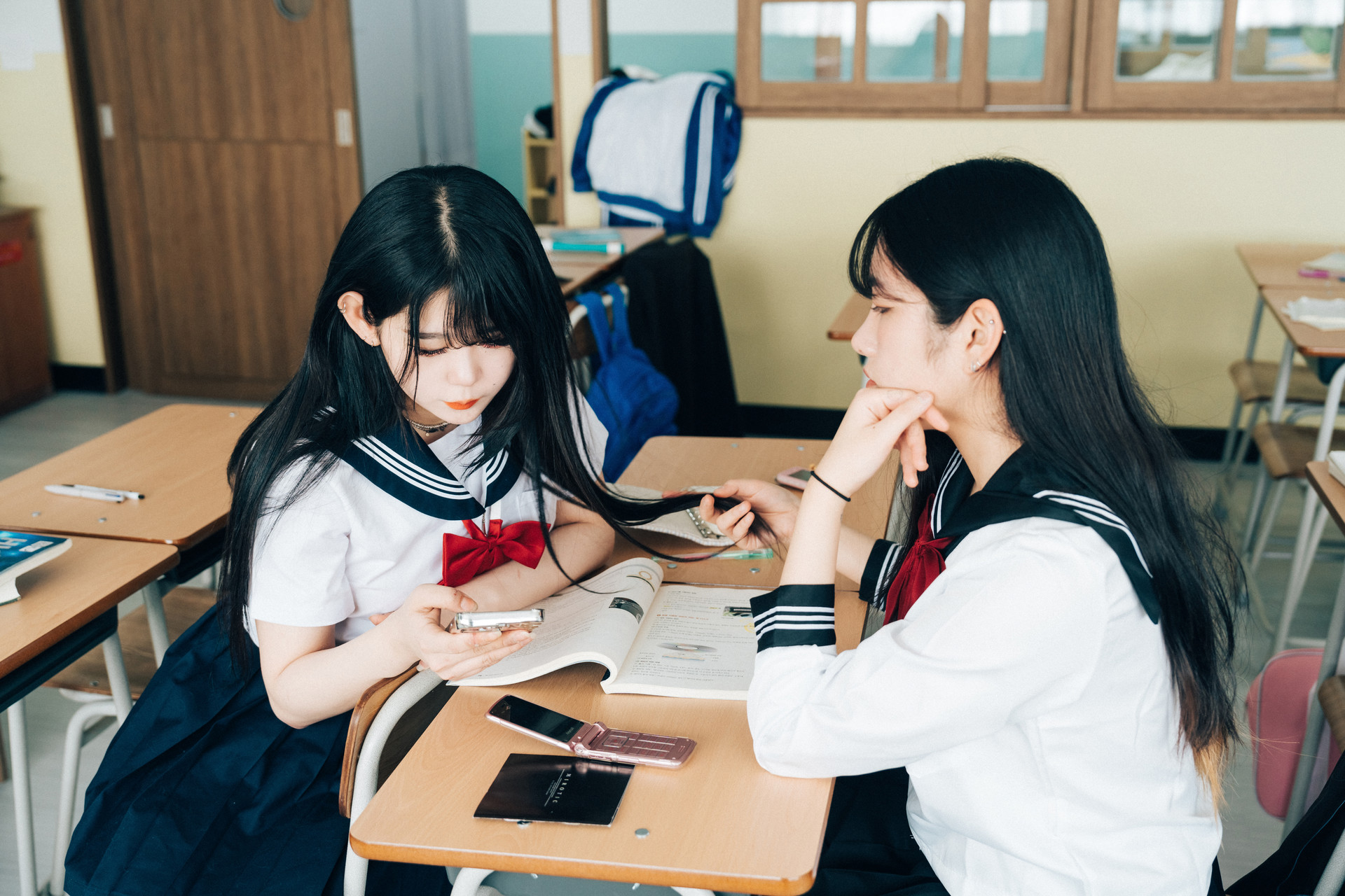ZIA.Kwon 권지아, Sonson 손손, [Loozy] Bitch Academy Hard Set.03の写真 10