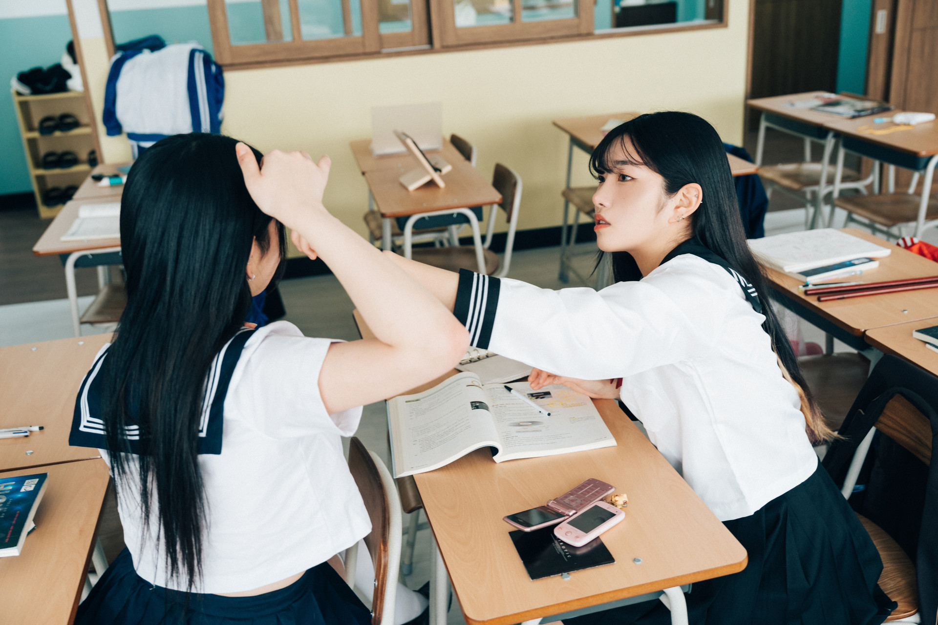 ZIA.Kwon 권지아, Sonson 손손, [Loozy] Bitch Academy Hard Set.03の写真 14