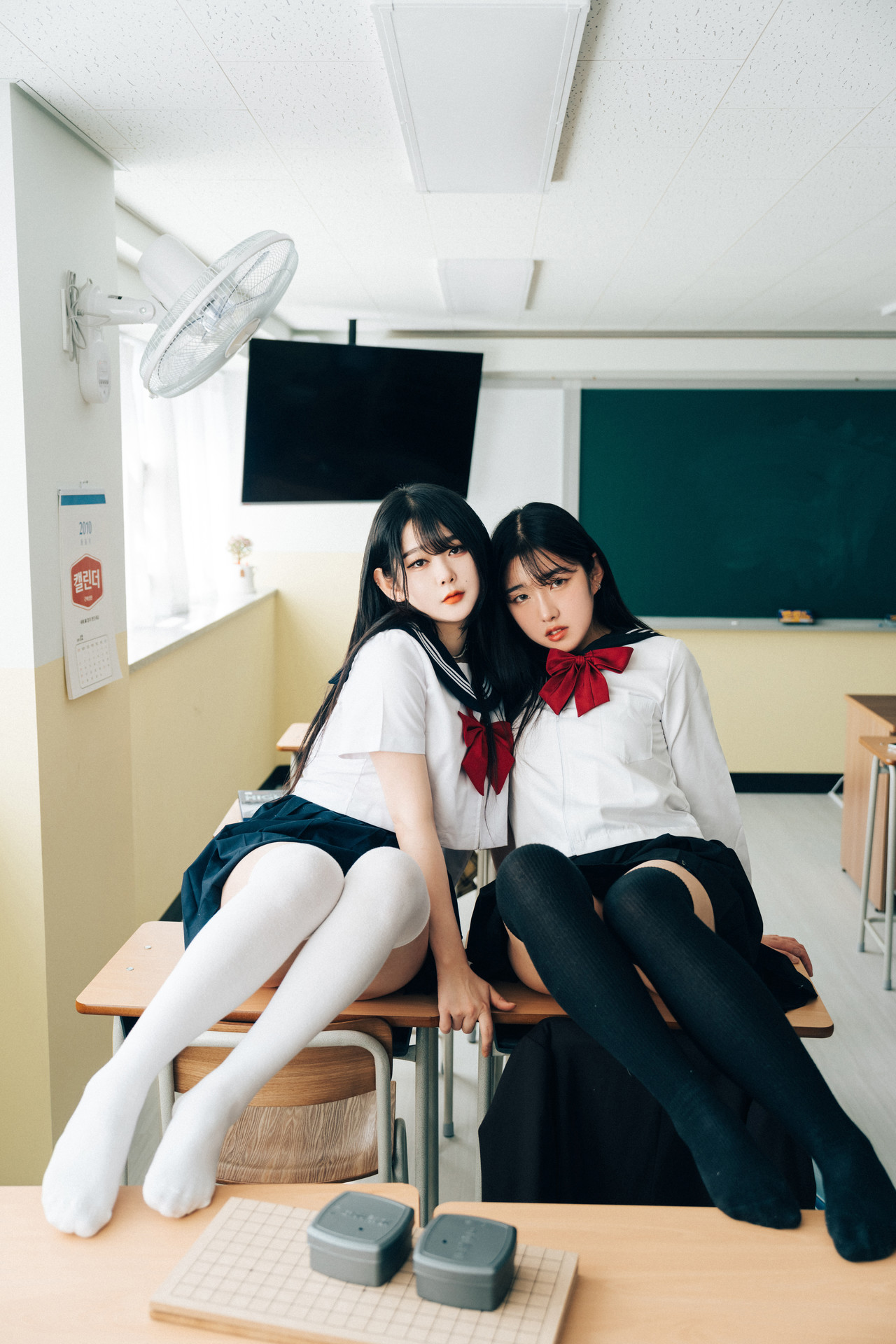 ZIA.Kwon 권지아, Sonson 손손, [Loozy] Bitch Academy Hard Set.03の写真 24